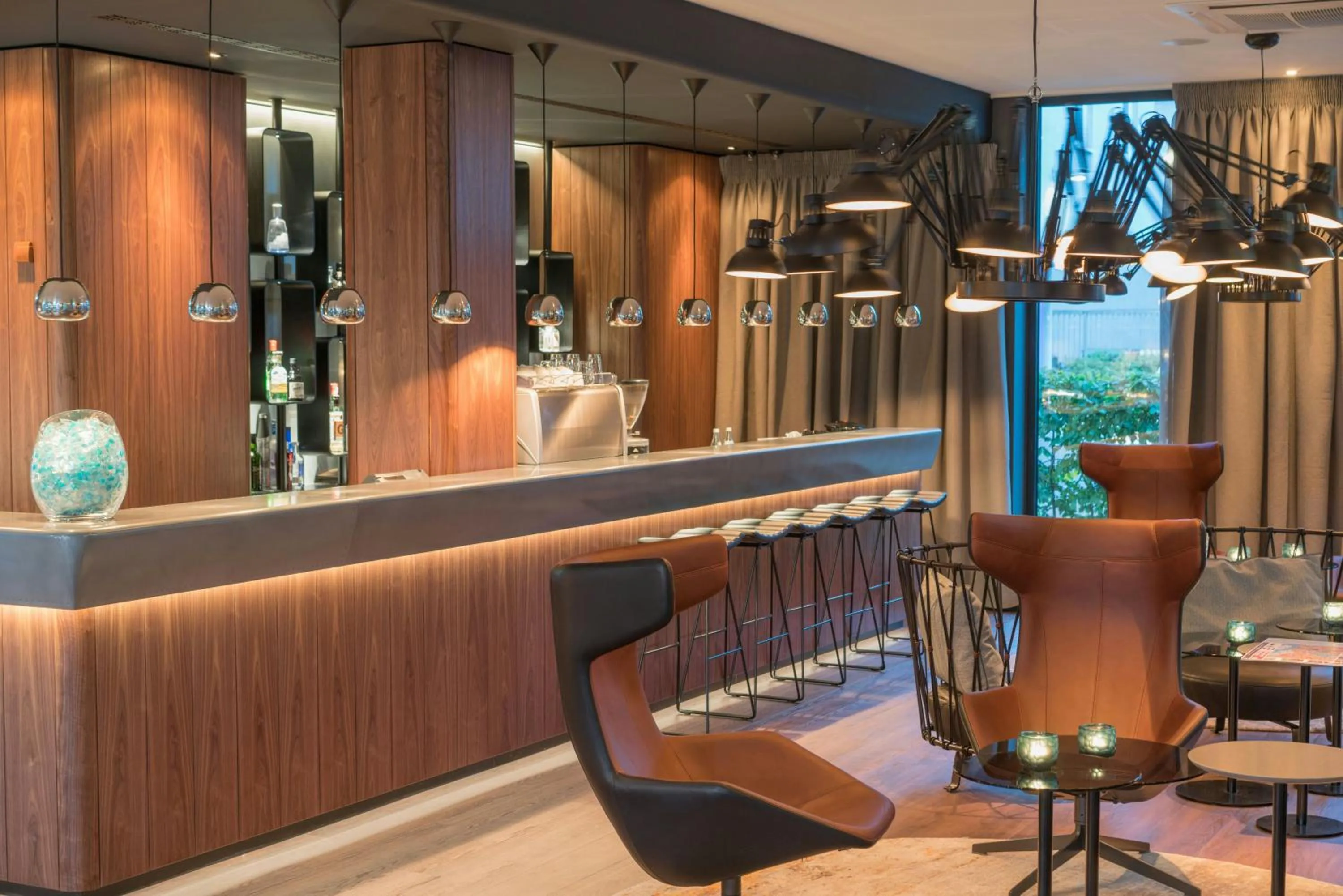 Lounge or bar in Motel One Hamburg Airport