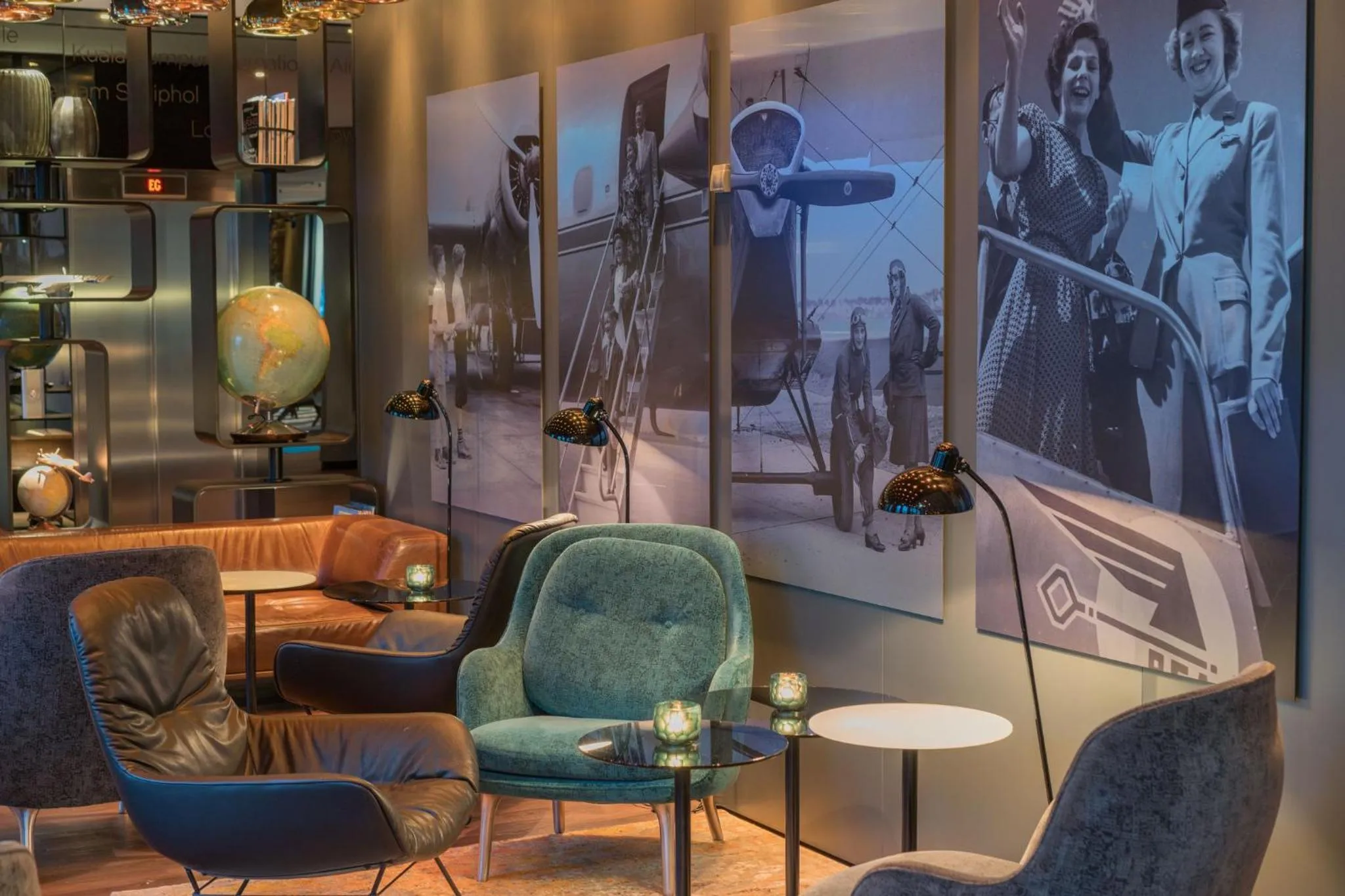Lounge or bar in Motel One Hamburg Airport