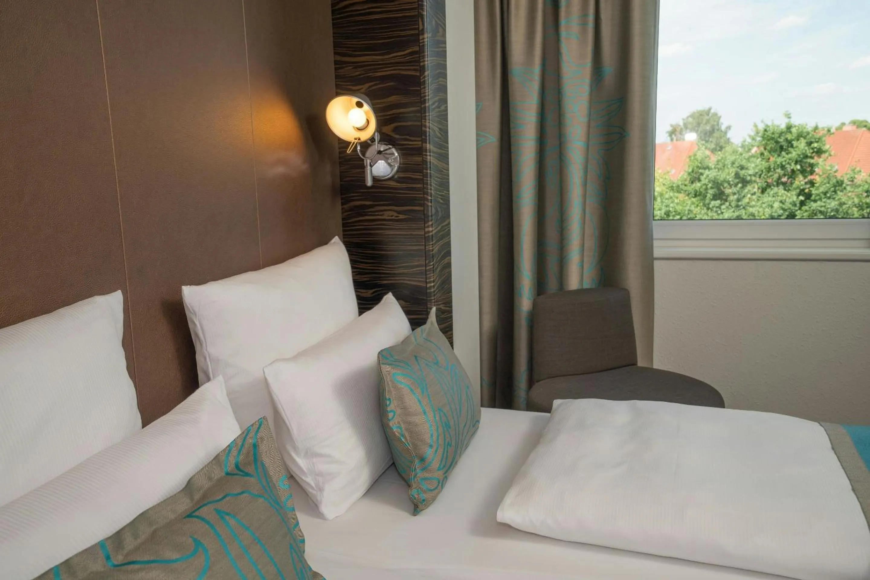 Photo of the whole room, Bed in Motel One Hamburg Airport