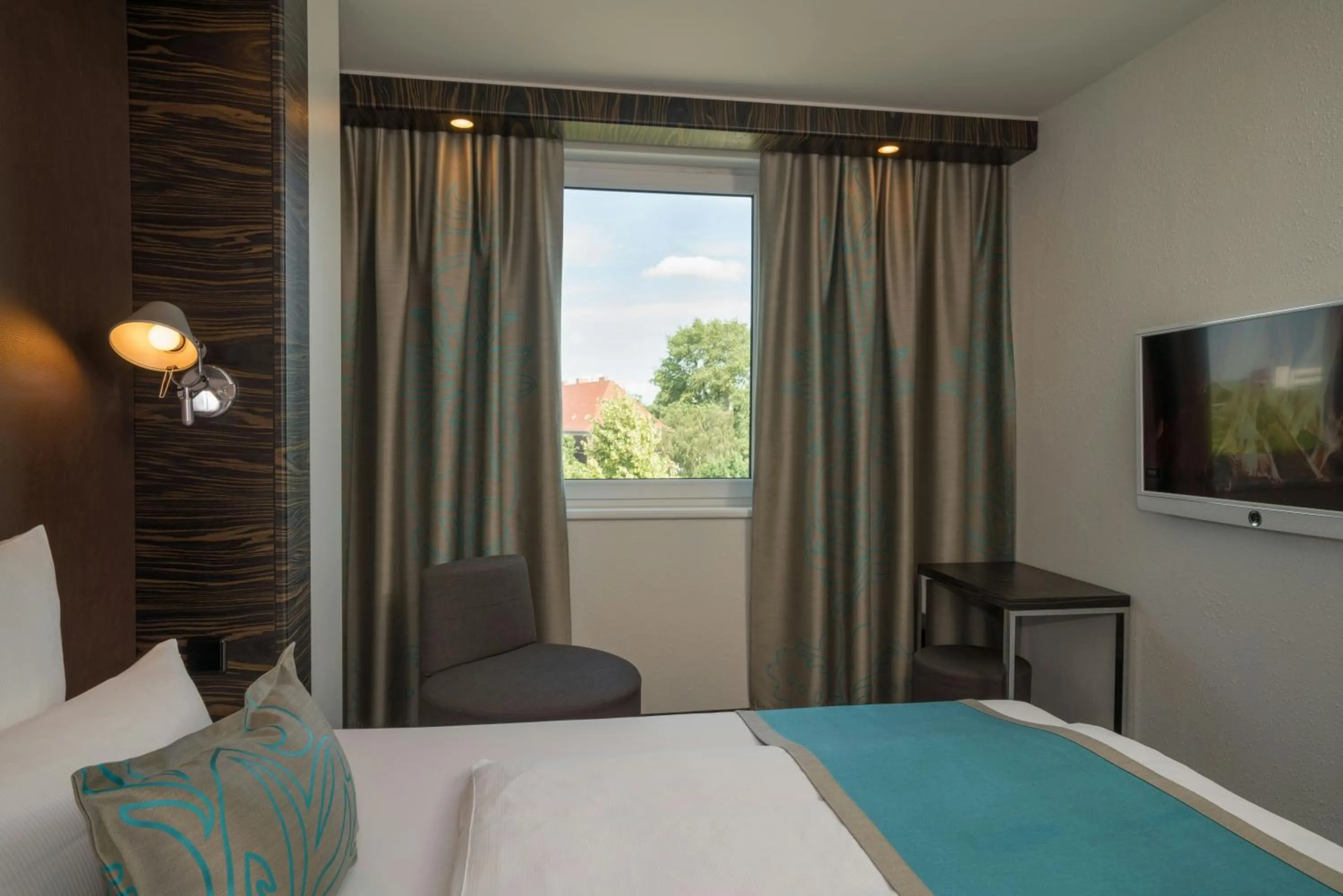 Photo of the whole room, Bed in Motel One Hamburg Airport