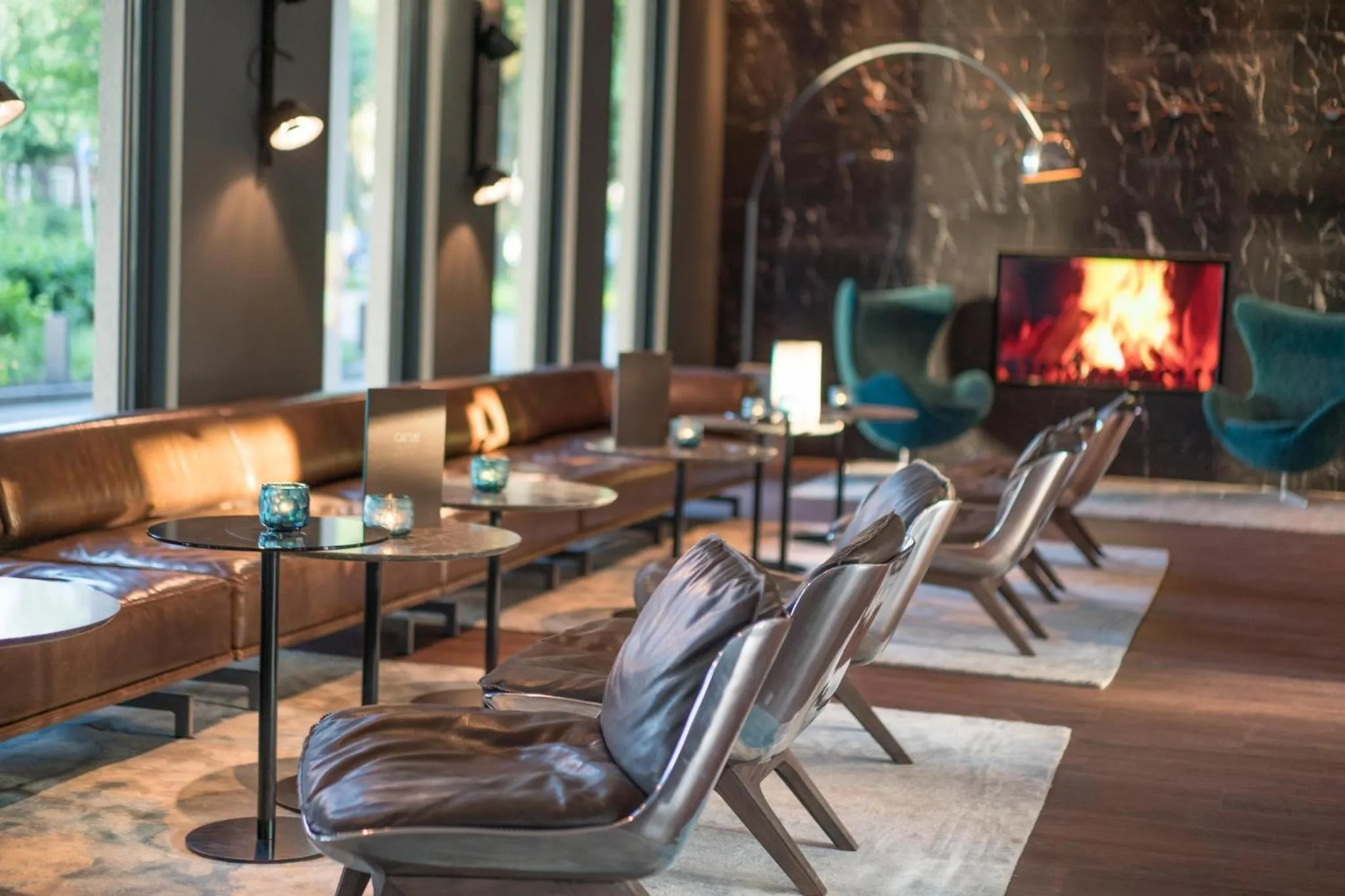 Lounge or bar in Motel One Hamburg Airport