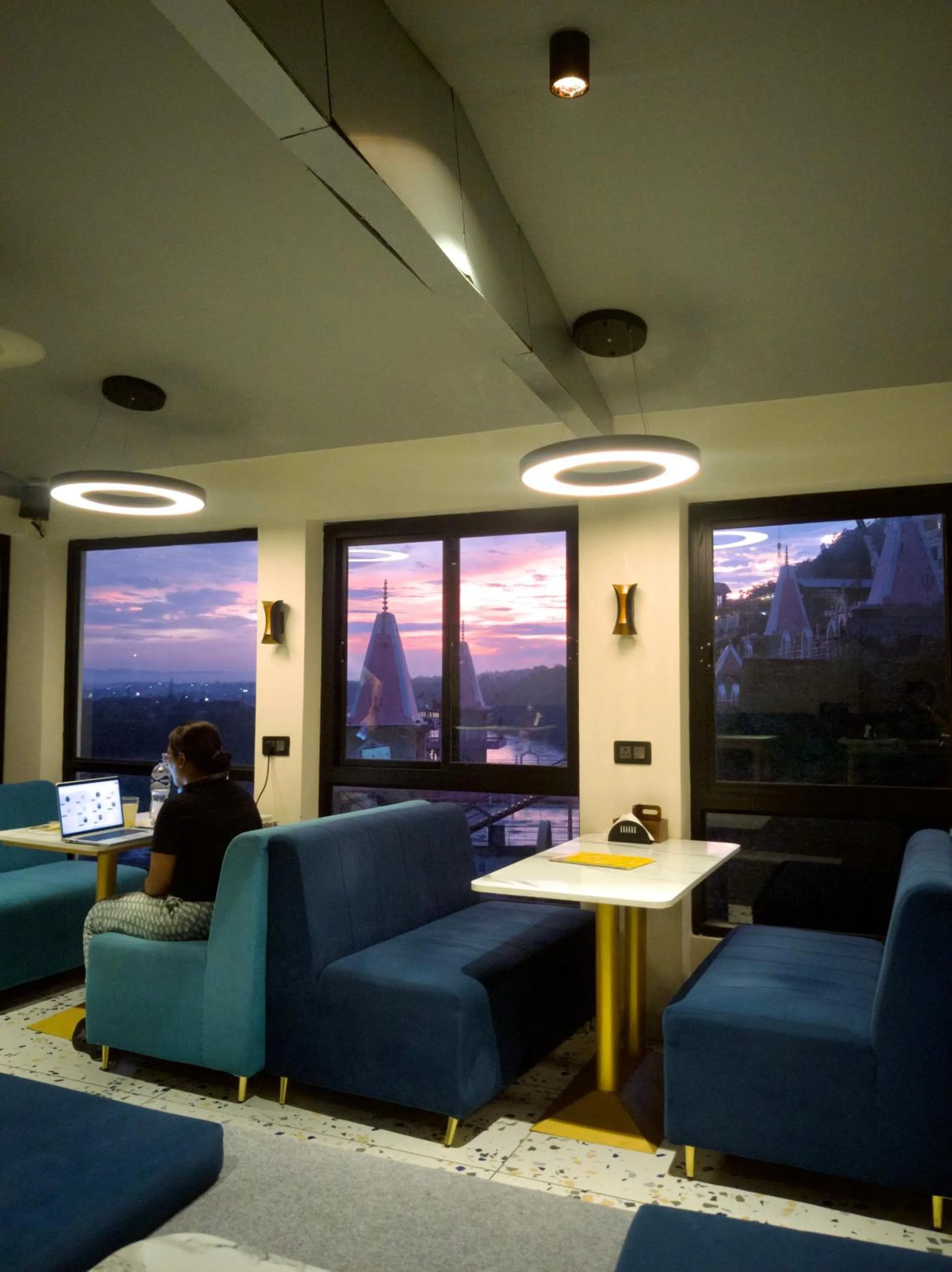 Restaurant/places to eat in Shalom Backpackers Rishikesh