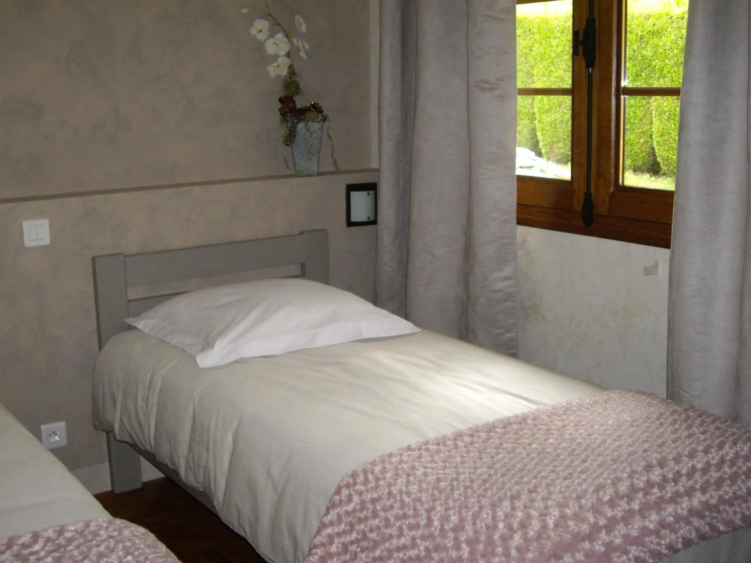 Bedroom, Bed in Chambres d'Hôtes Les Pierres Taillées