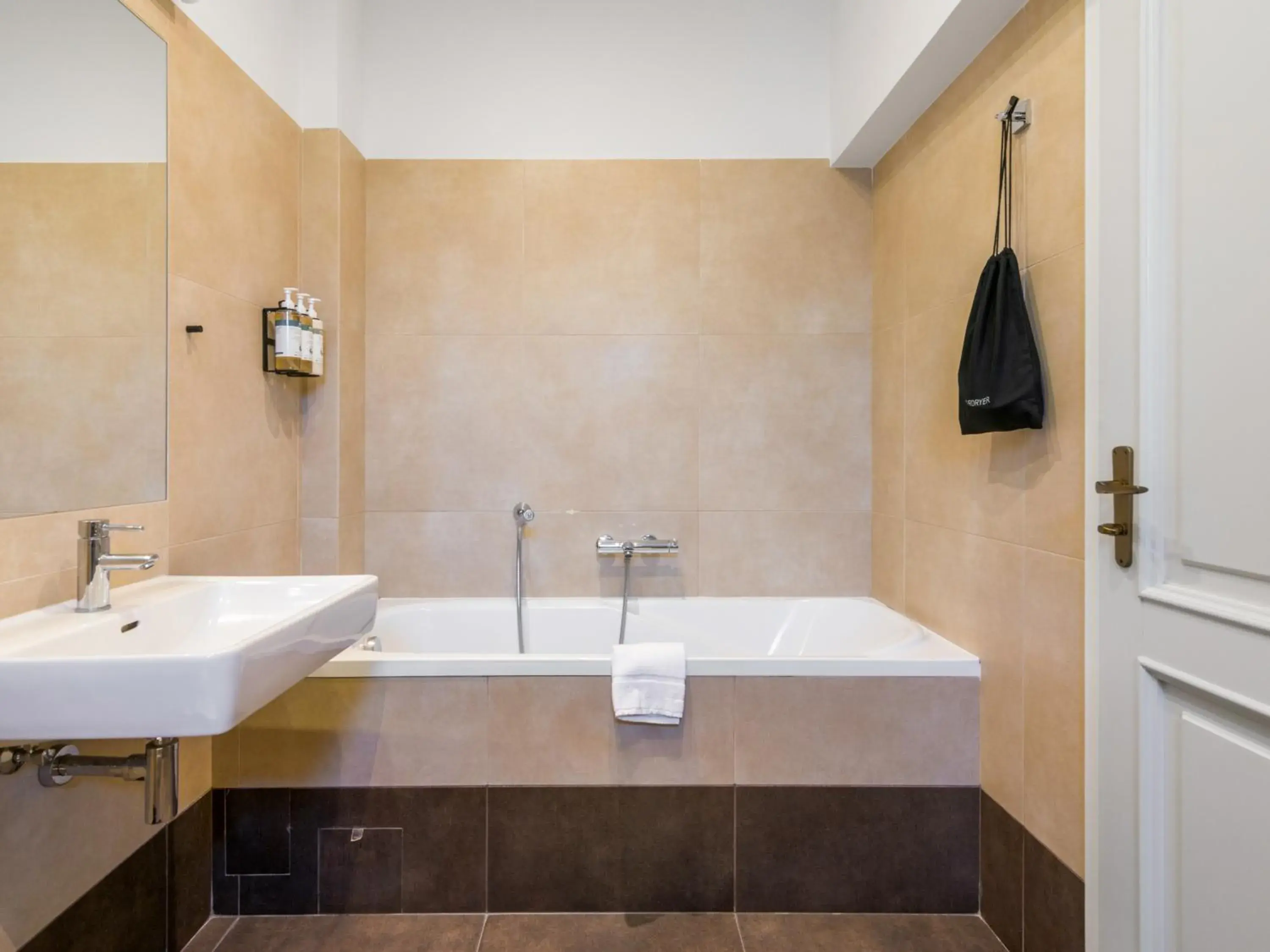 Extra Large Studio with Kitchenette and Bathtub in Numa Prague Libusa Extra Large Studio with Kitchenette and Bathtub in Numa Prague Libusa