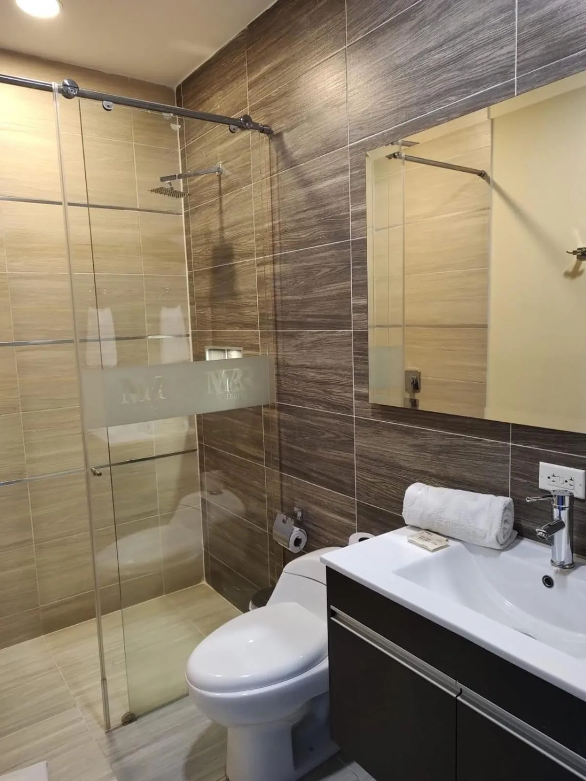 Toilet in Hotel American Visa Cali