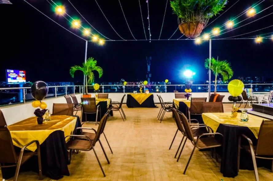 Restaurant/places to eat in Hotel American Visa Cali