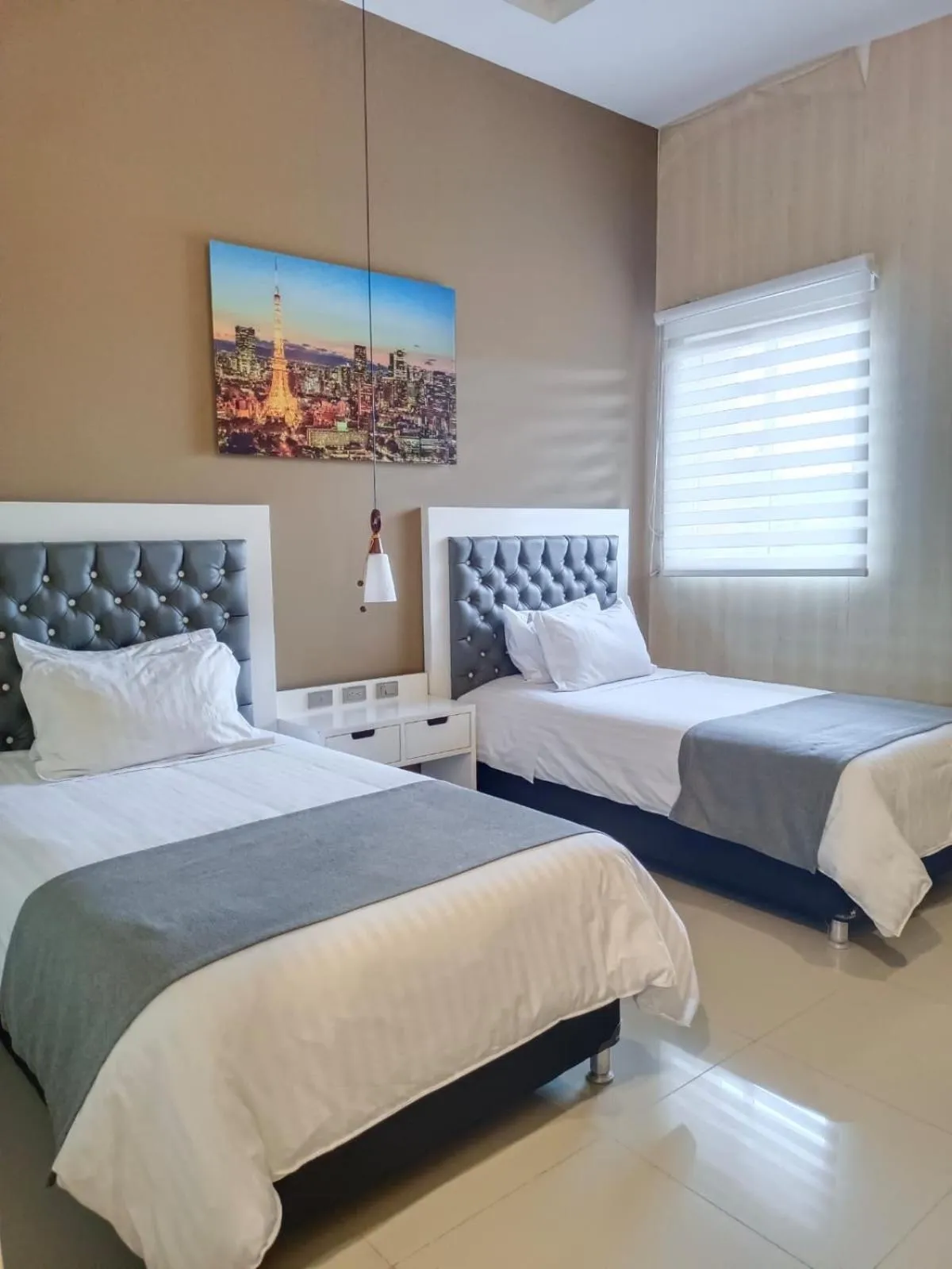 room service in Hotel American Visa Cali