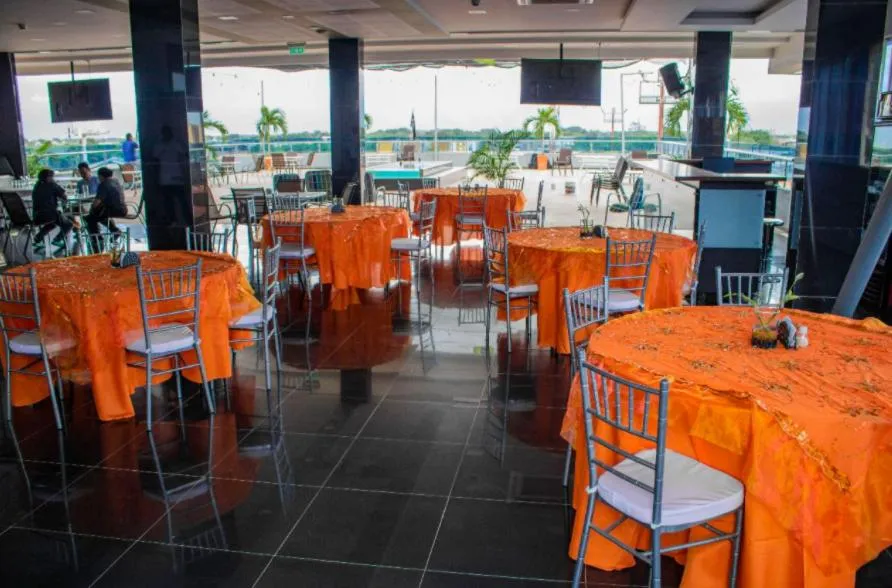 Restaurant/places to eat in Hotel American Visa Cali