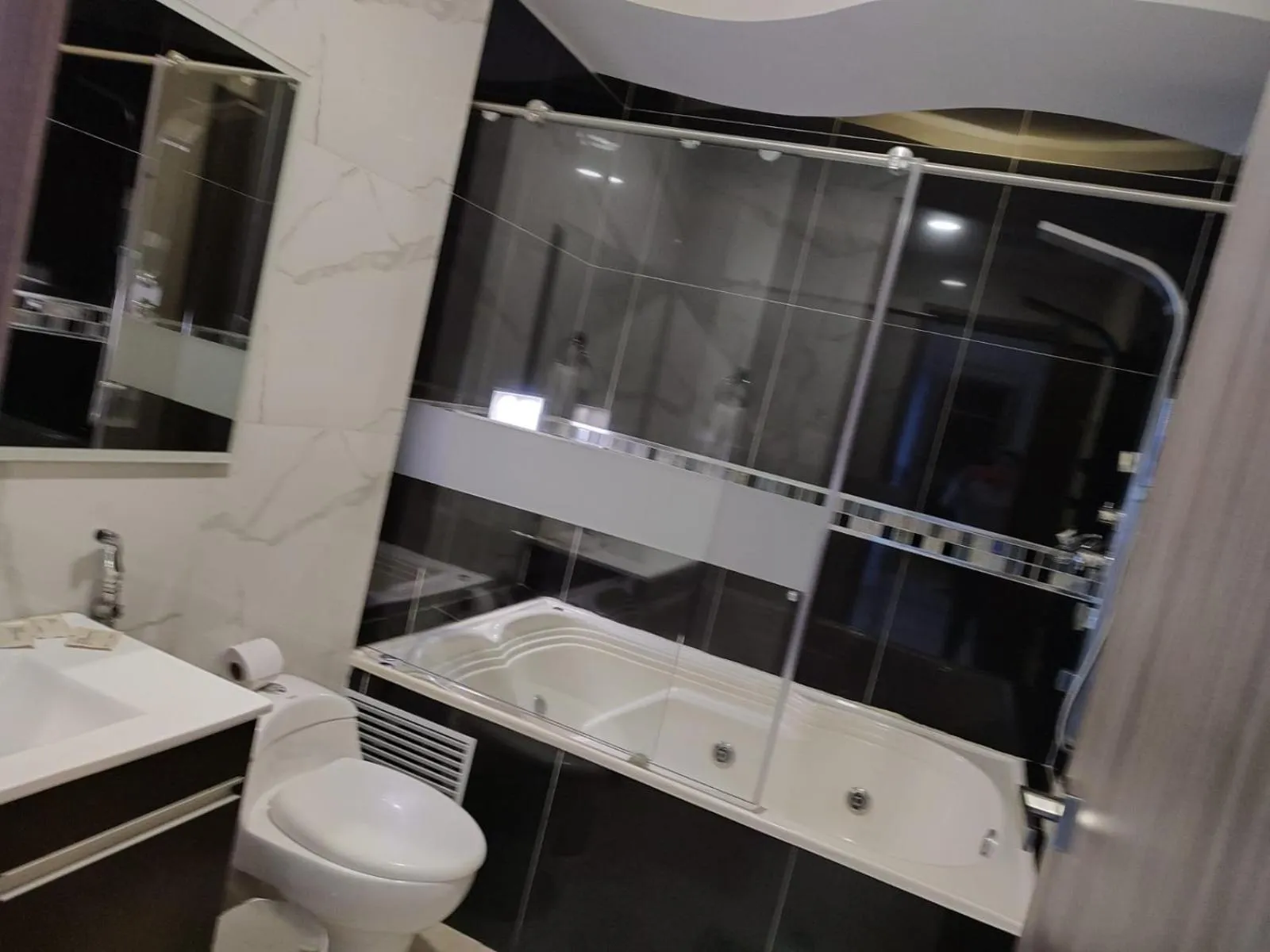 Bathroom in Hotel American Visa Cali