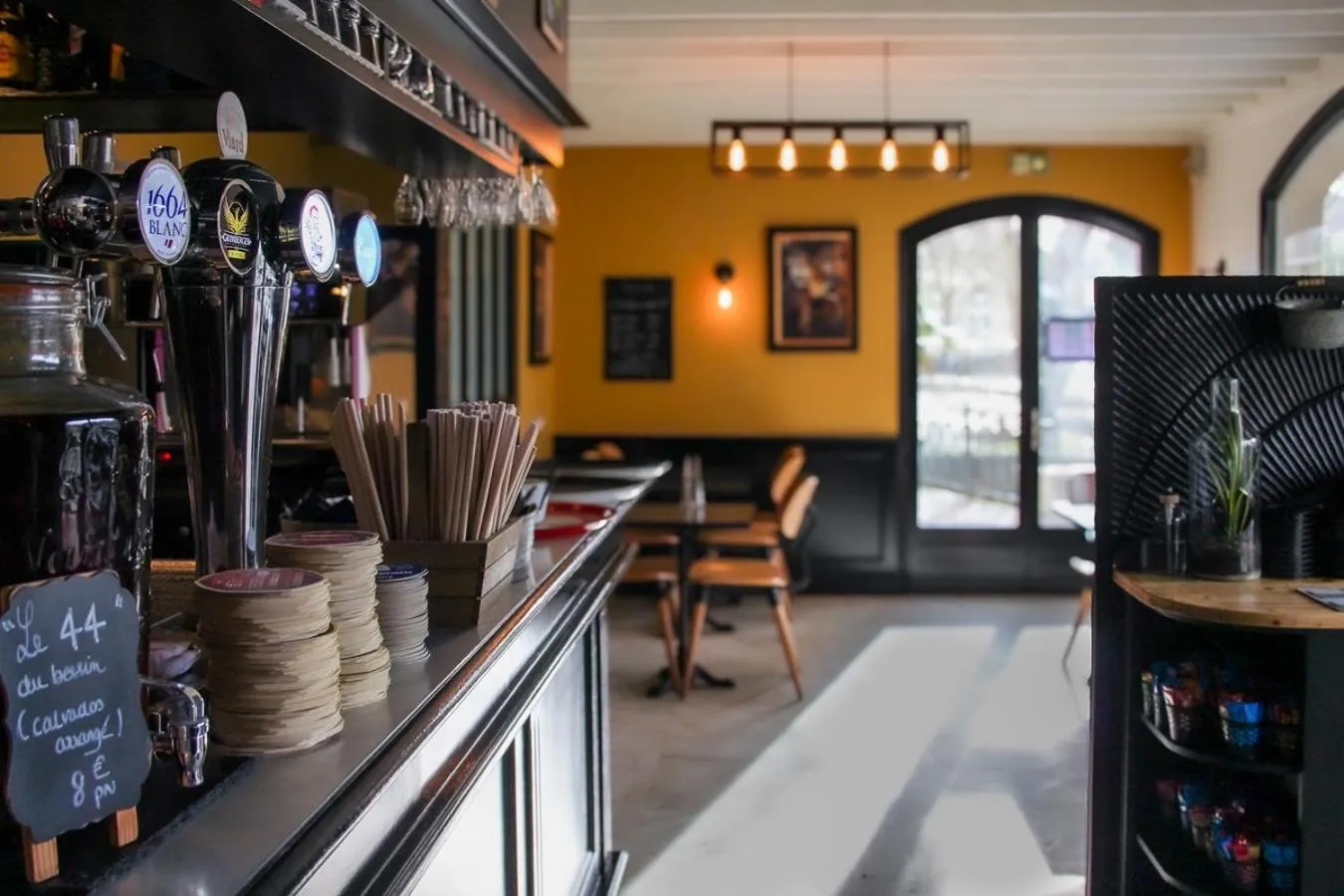 Restaurant/places to eat in Hotel Reine Mathilde