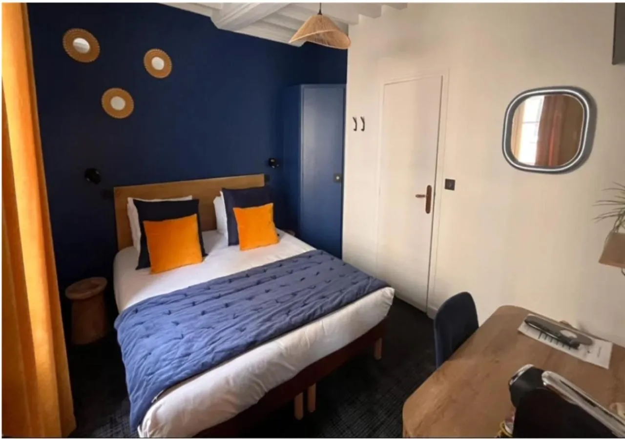 Photo of the whole room, Bed in Hotel Reine Mathilde