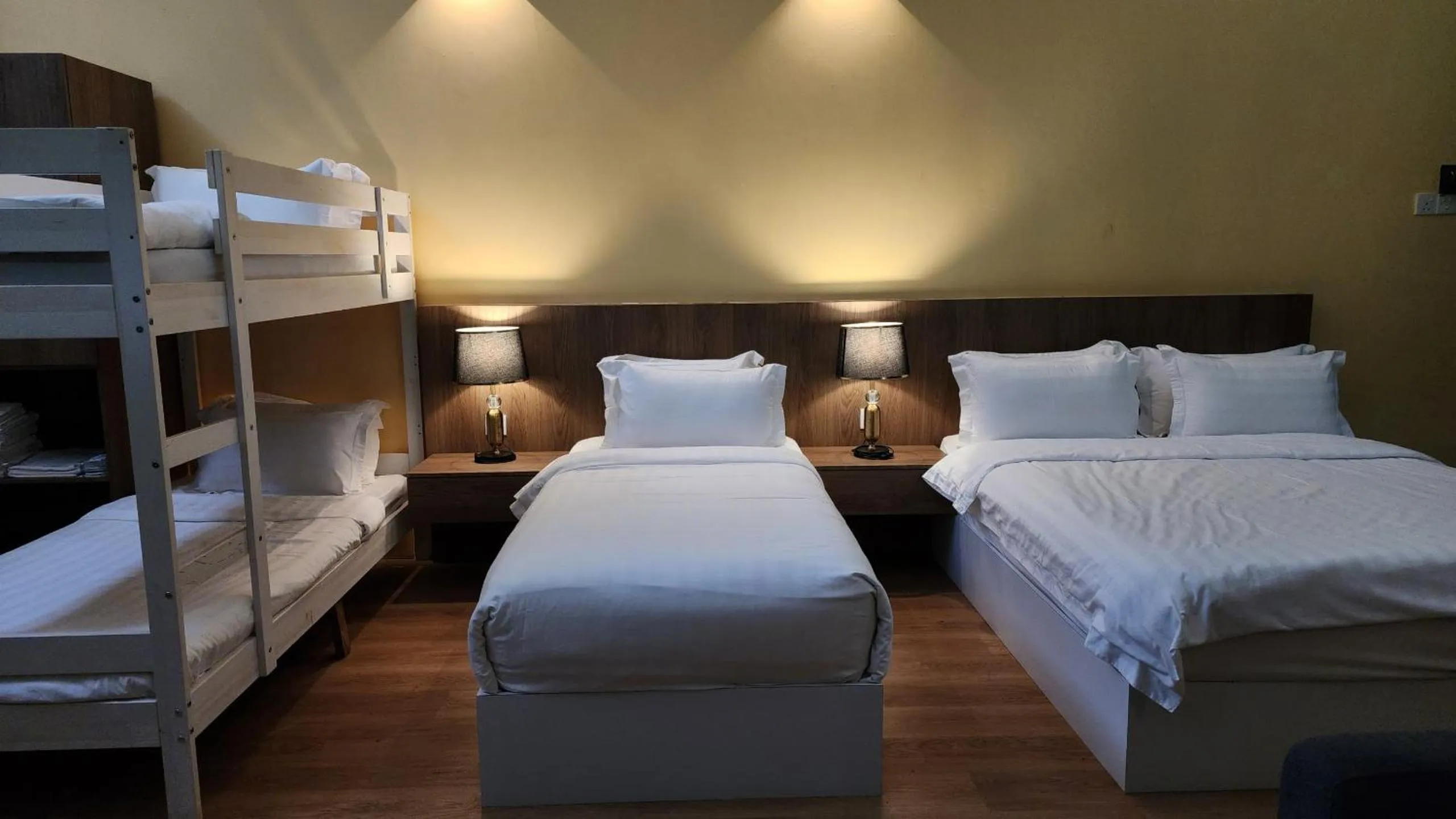 Bedroom, Bed in Boulder Valley