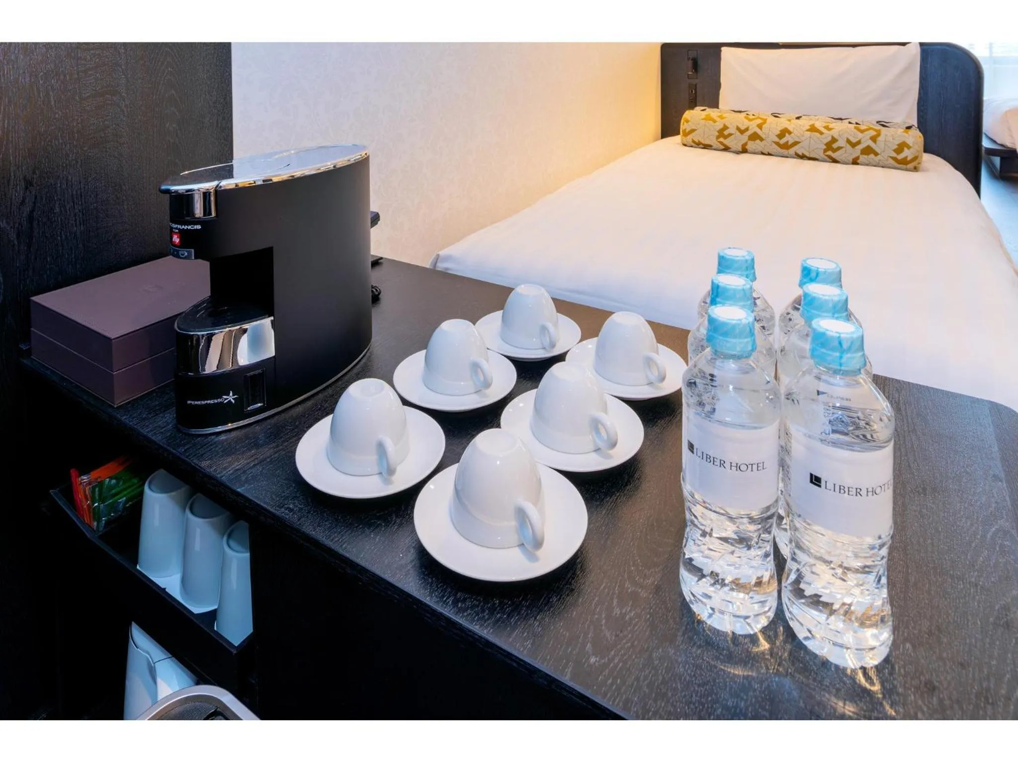 Coffee/tea facilities, Bed in LIBER HOTEL Osaka