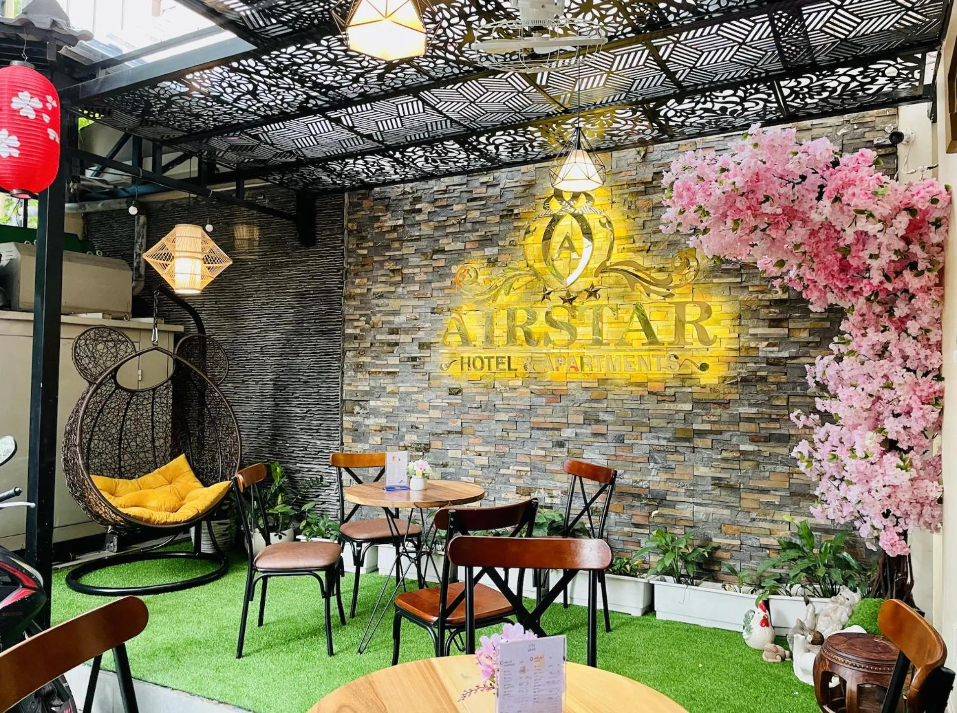 Restaurant/places to eat in Air Star Hotel
