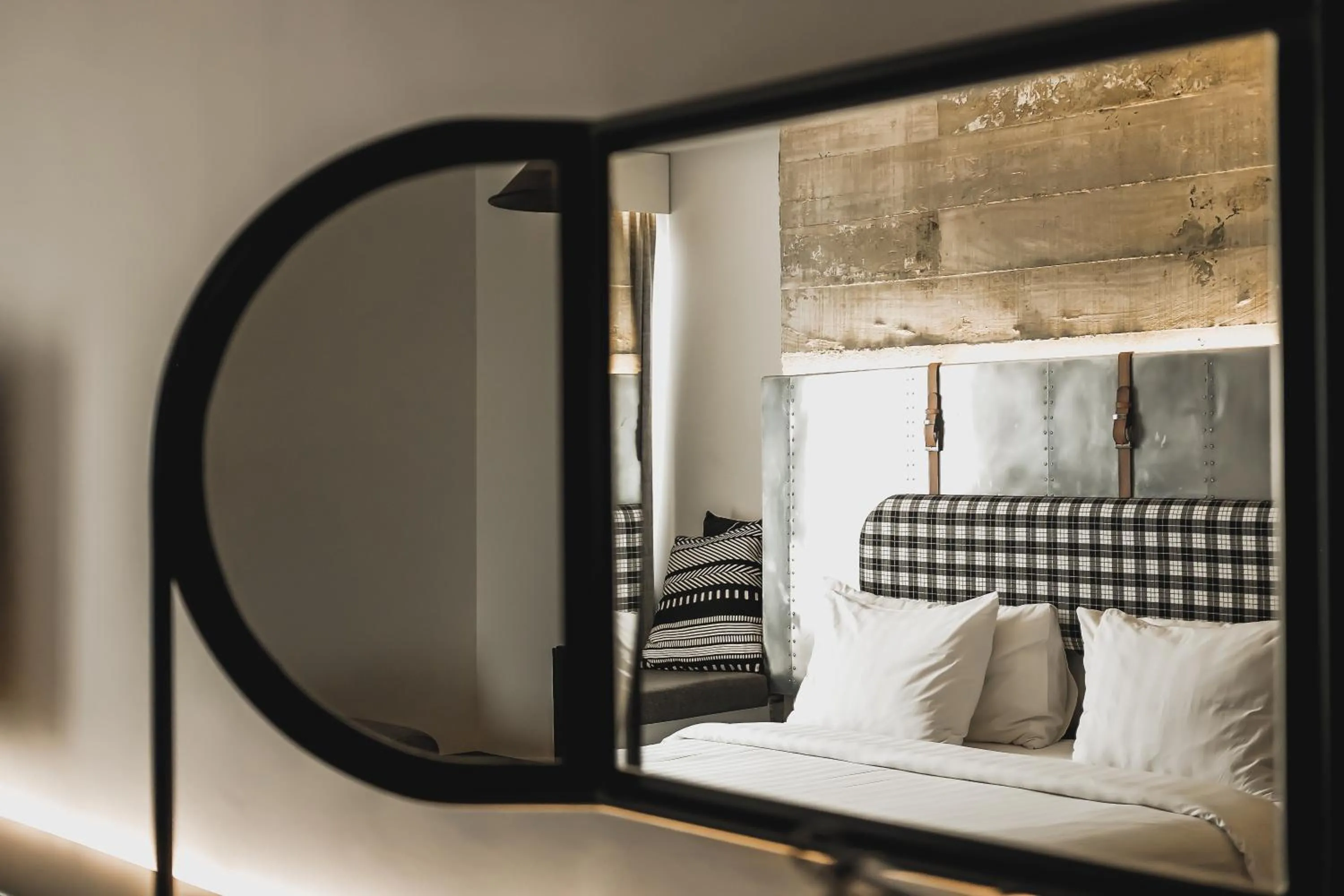 Bedroom, Bed in PULANG ke UTTARA