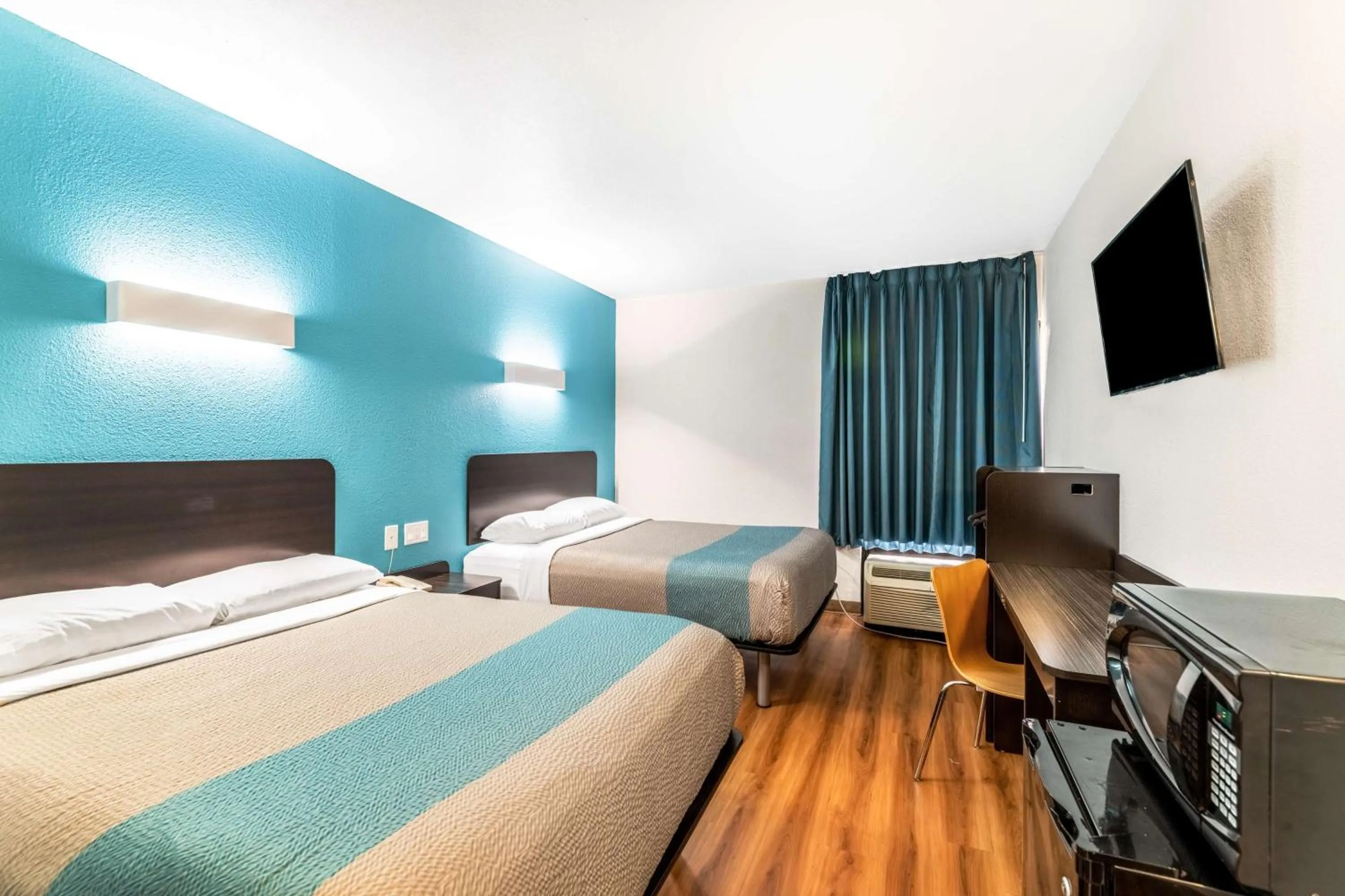 Photo of the whole room, Bed in Motel 6-Lewisville, TX - Medical City