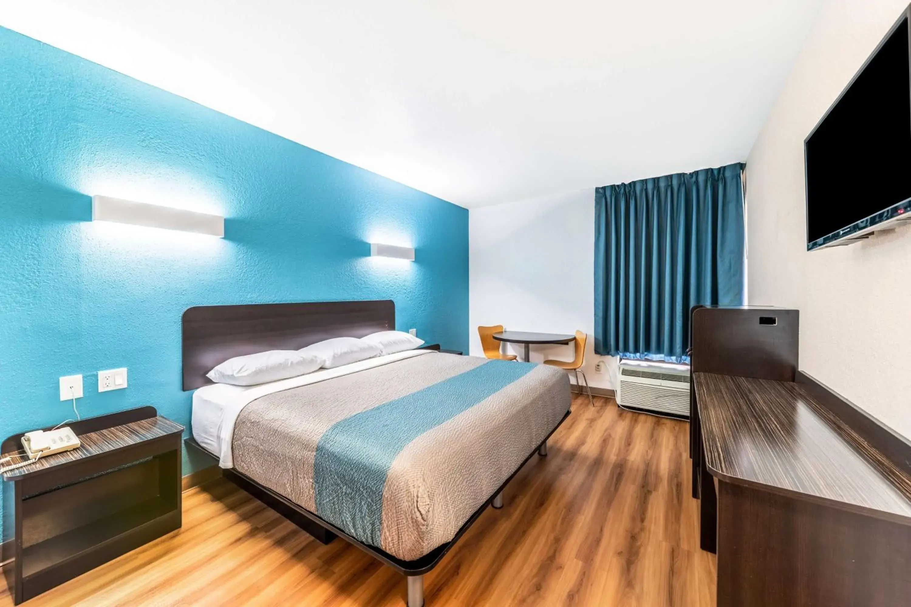 King Room - Disability Access - Non-Smoking in Motel 6-Lewisville, TX - Medical City King Room - Disability Access - Non-Smoking in Motel 6-Lewisville, TX - Medical City