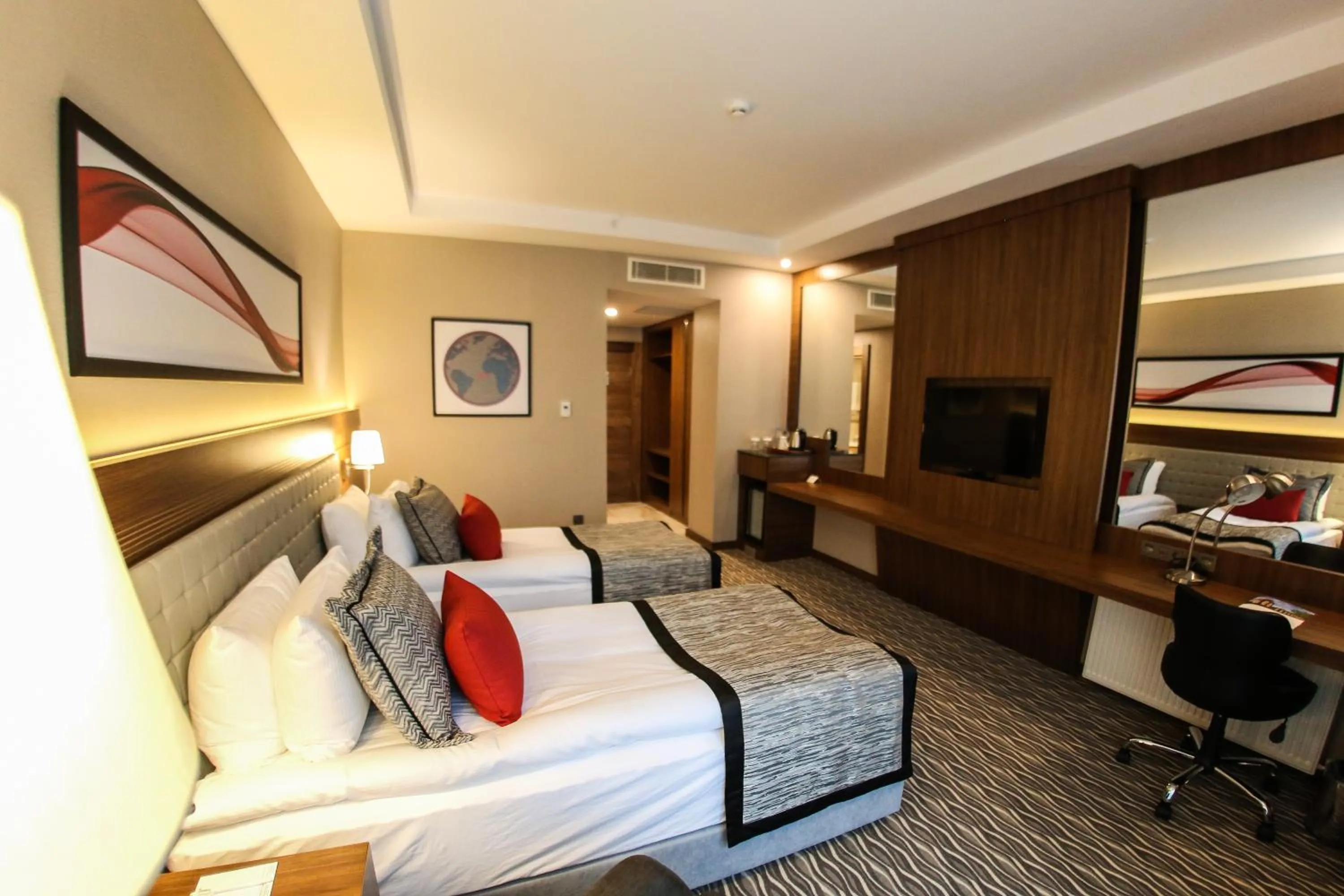 Photo of the whole room, Bed in Ramada by Wyndham Nigde