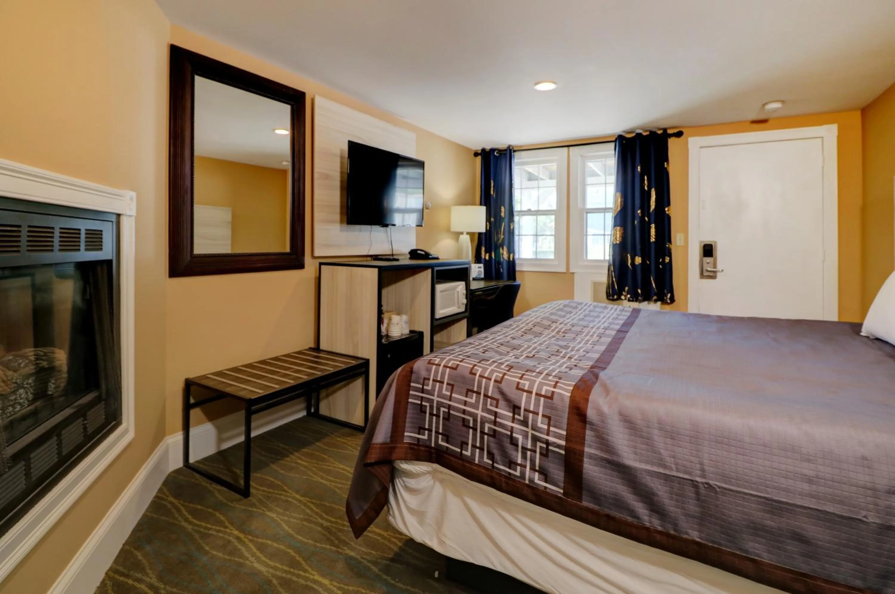 Bed in Yankee Clipper Inn, SureStay Collection by Best Western