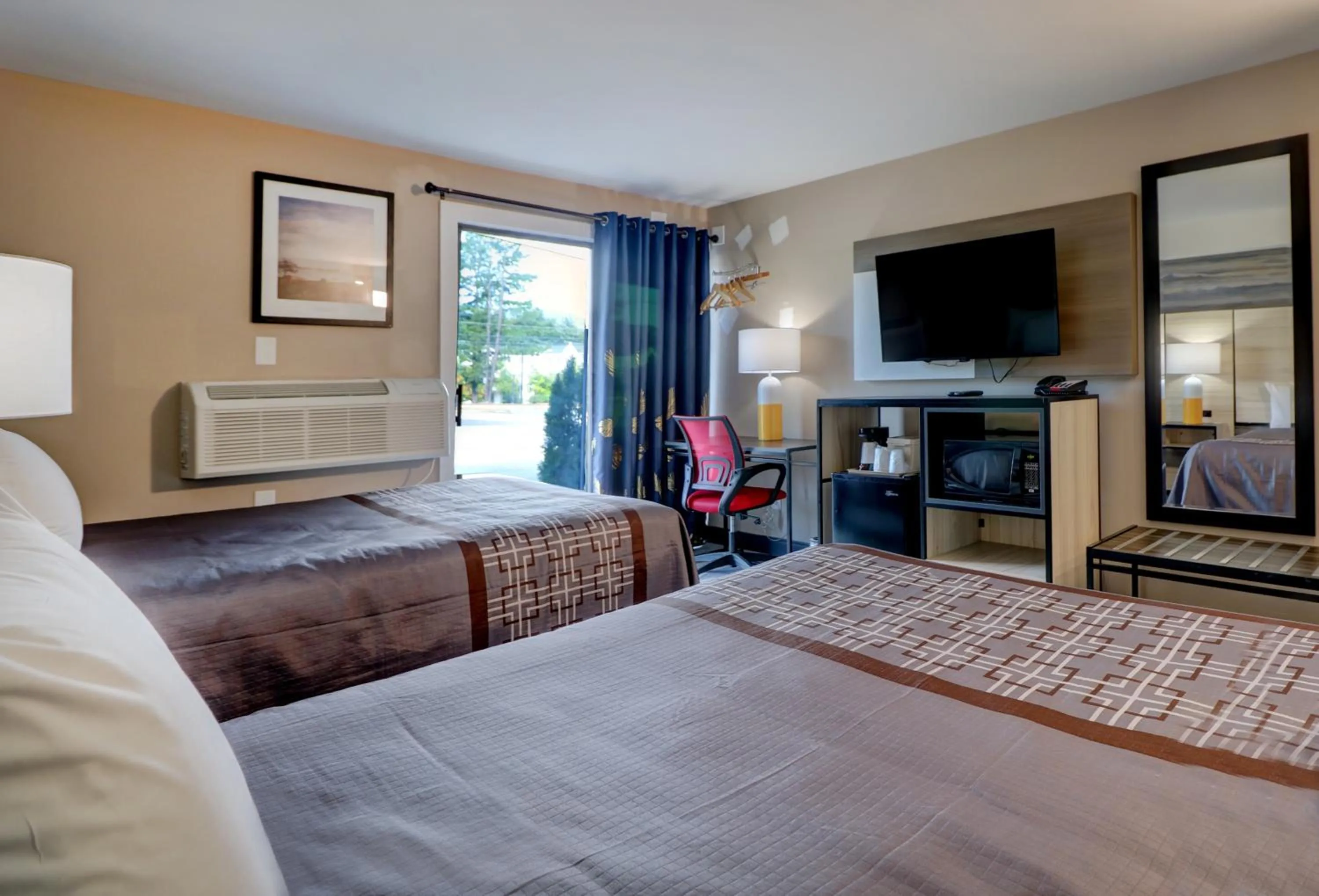 Bed in Yankee Clipper Inn, SureStay Collection by Best Western