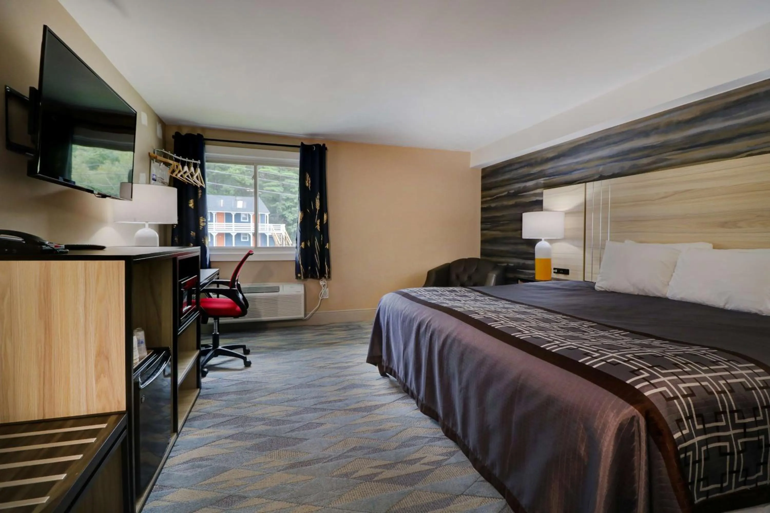 Bedroom, Bed in Yankee Clipper Inn, SureStay Collection by Best Western