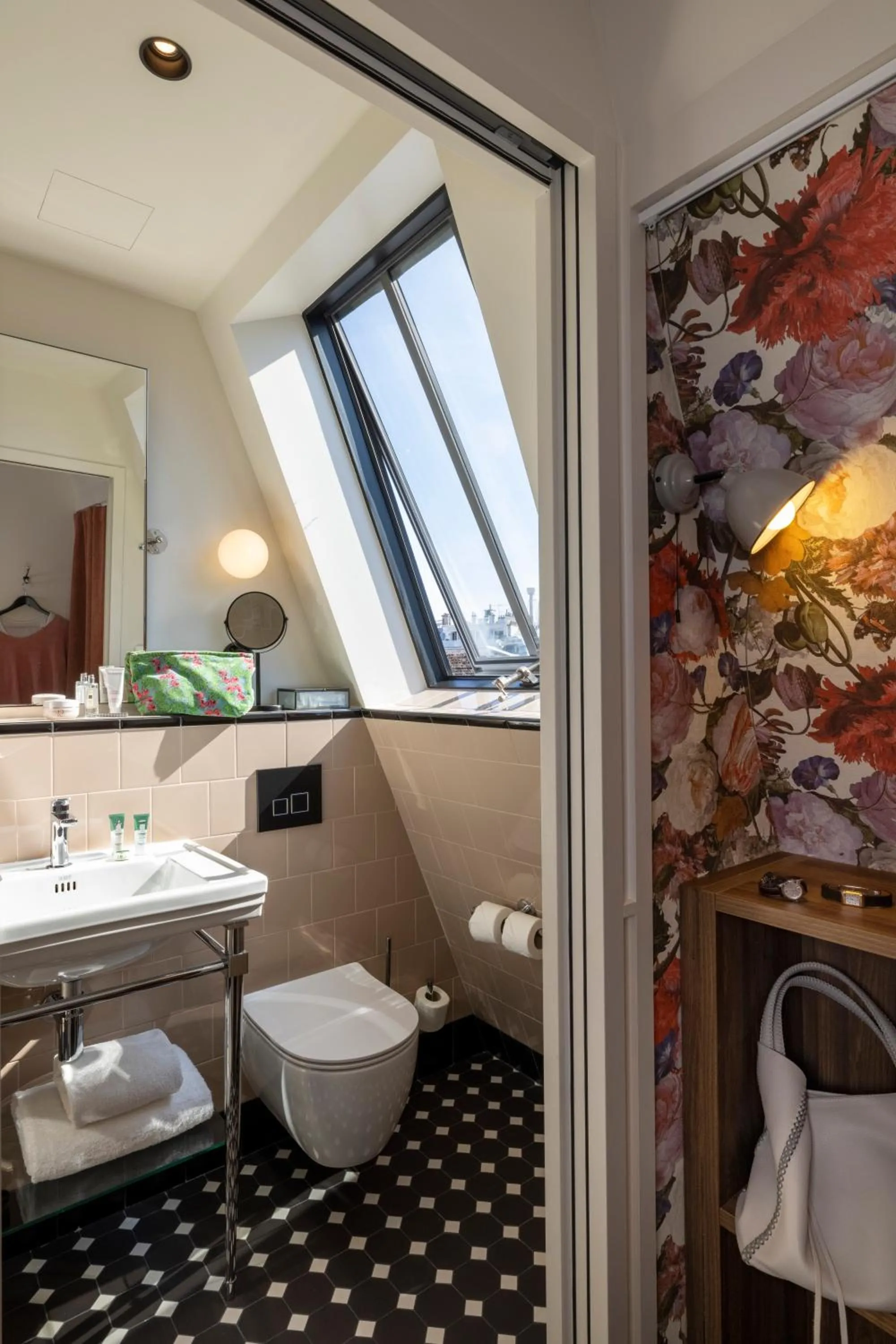 Shower in Dadou Paris