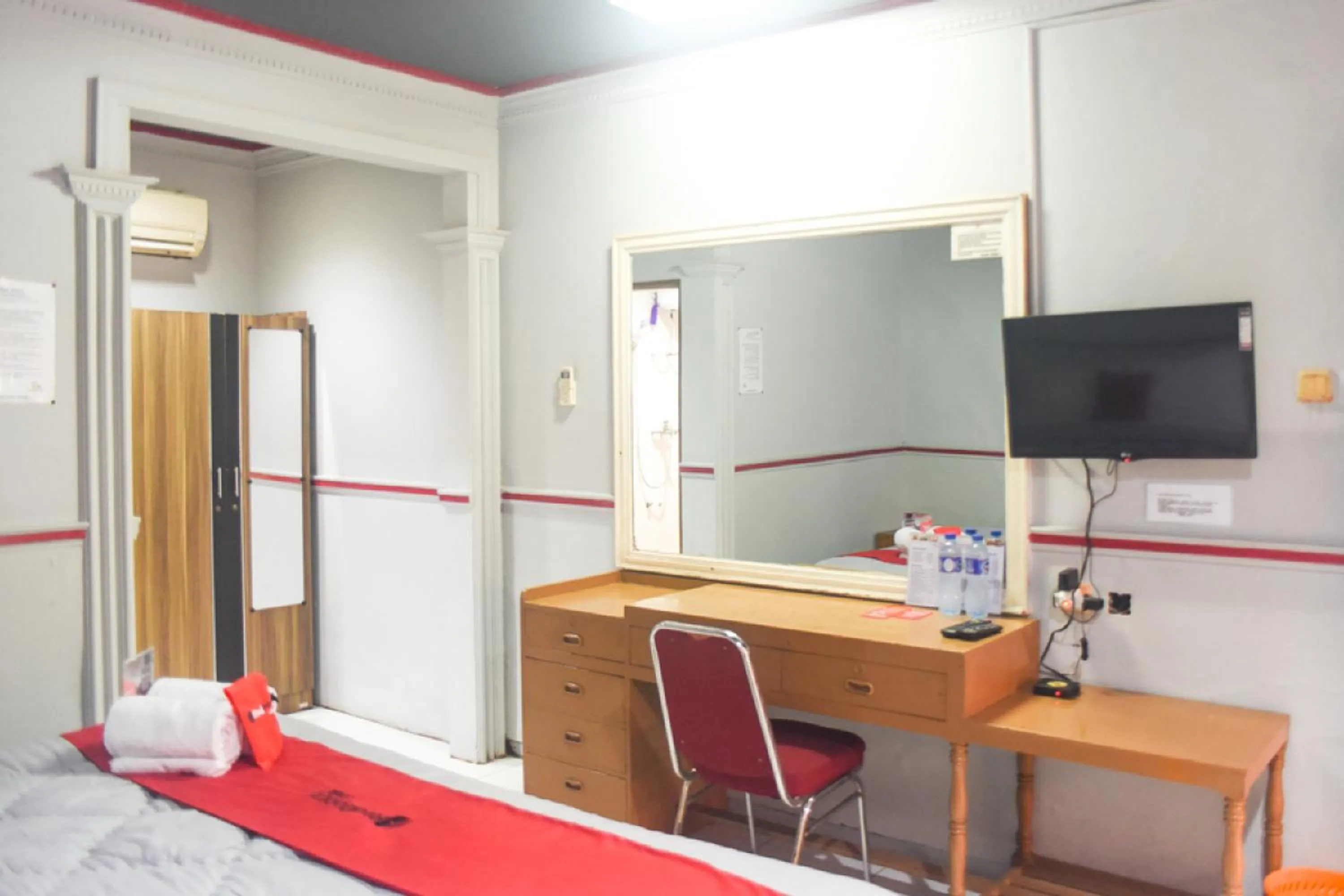 Bed in RedDoorz Plus near RSCM Jakarta