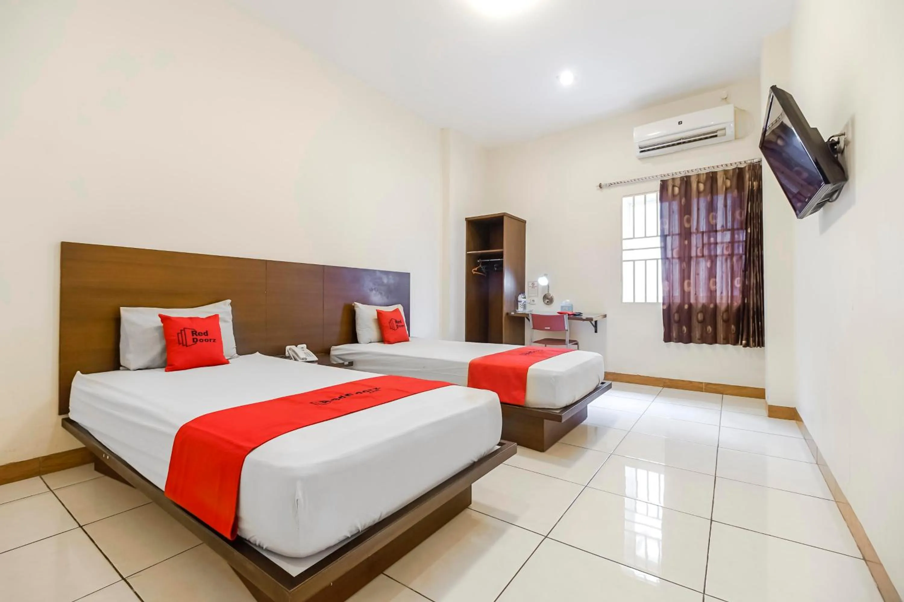 Bedroom, Bed in RedDoorz Plus at Karebosi Area 2 Makassar