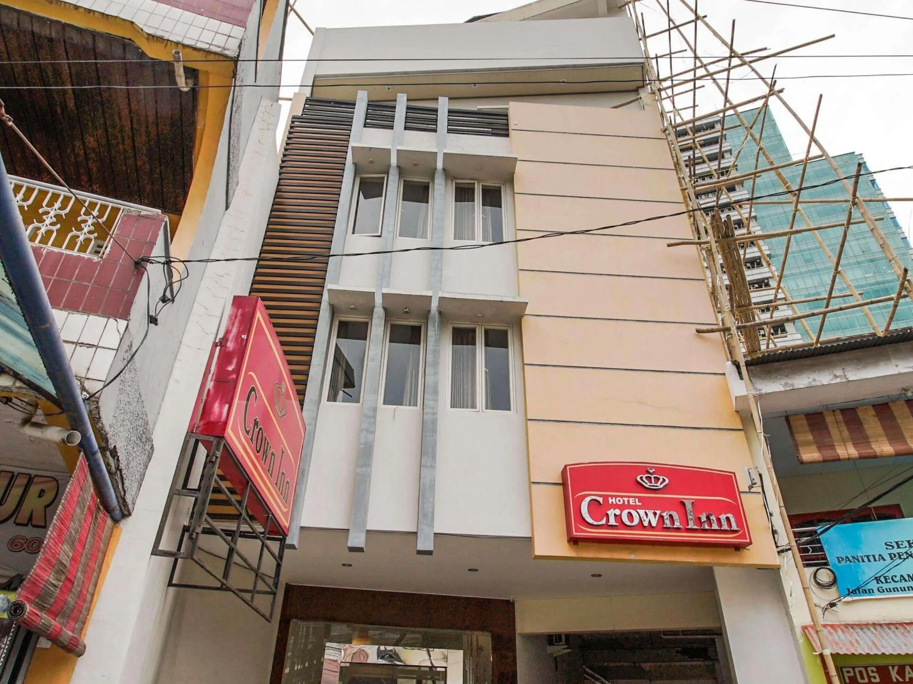 Facade/entrance in RedDoorz Plus at Karebosi Area 2 Makassar