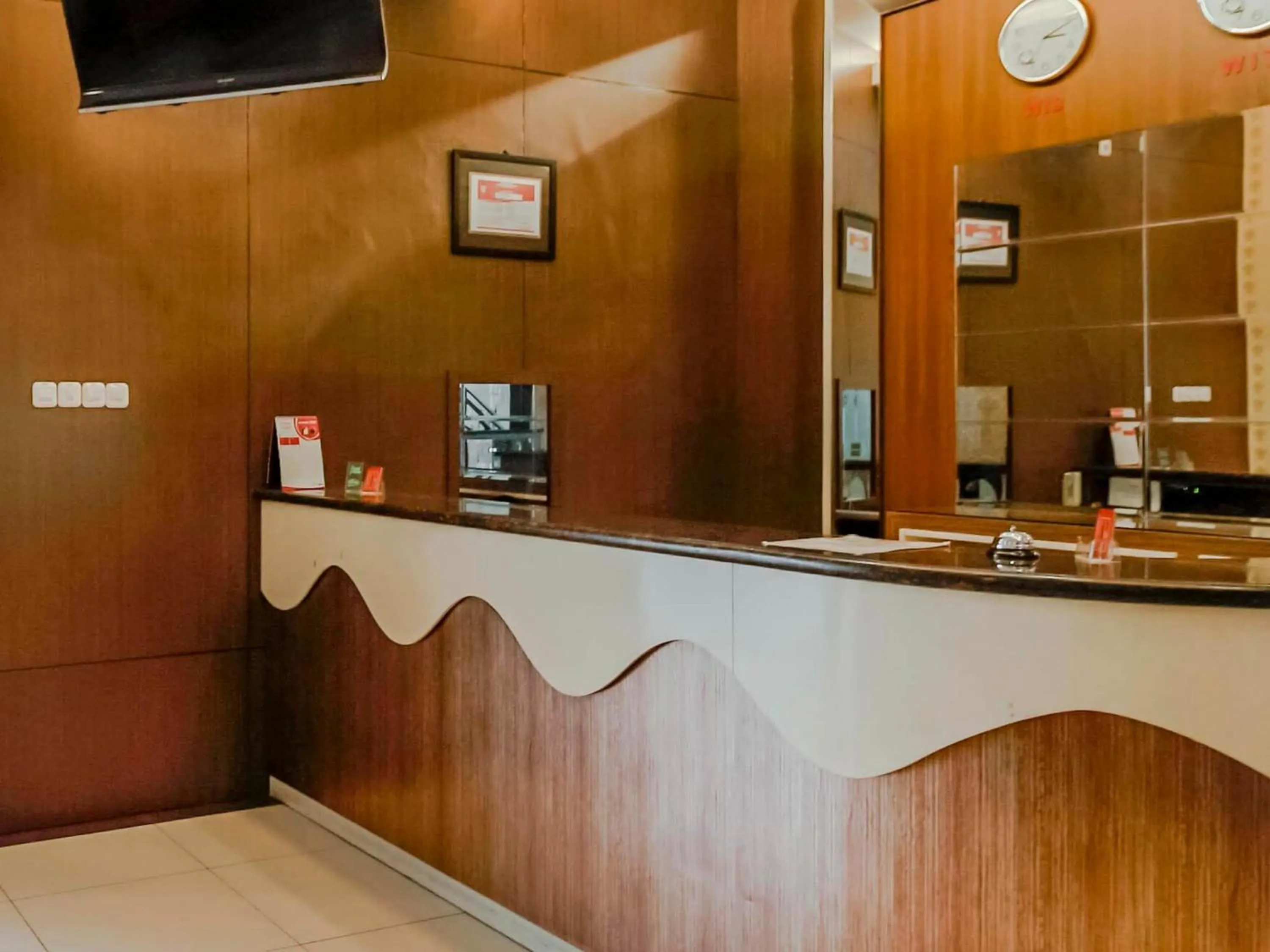 Lobby or reception in RedDoorz Plus at Karebosi Area 2 Makassar