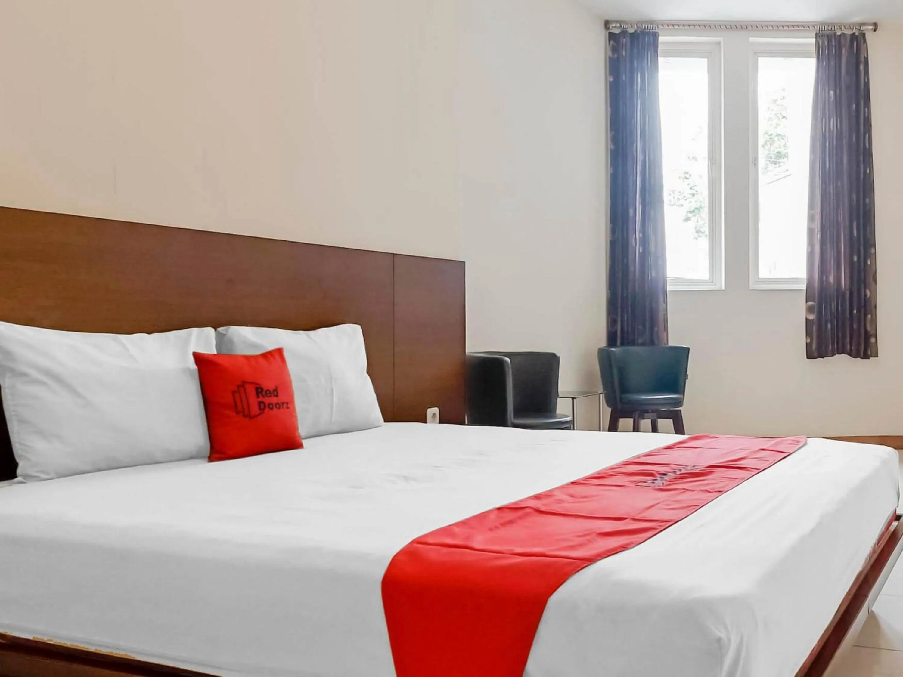 Bedroom, Bed in RedDoorz Plus at Karebosi Area 2 Makassar