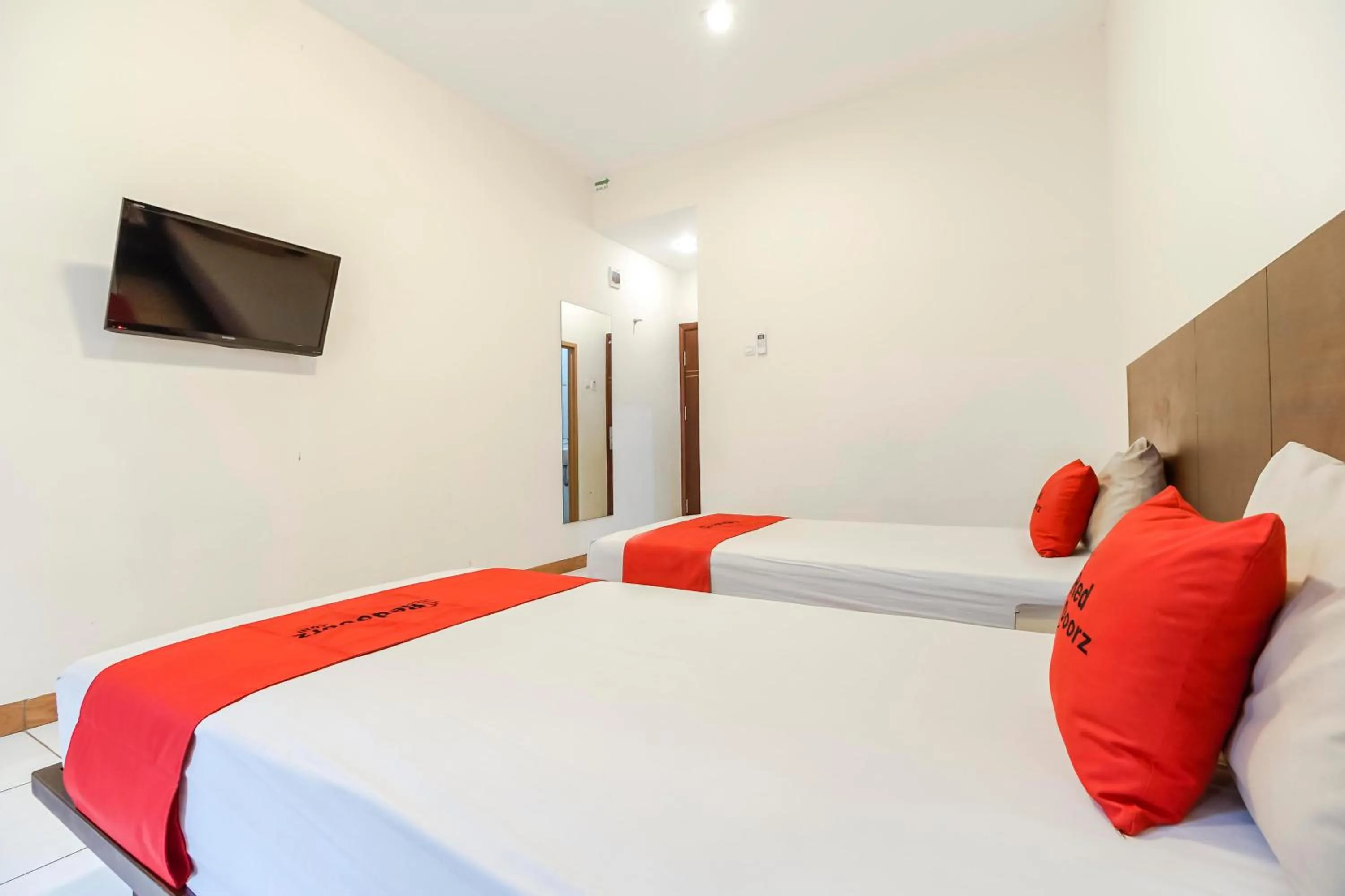 Bedroom, Bed in RedDoorz Plus at Karebosi Area 2 Makassar