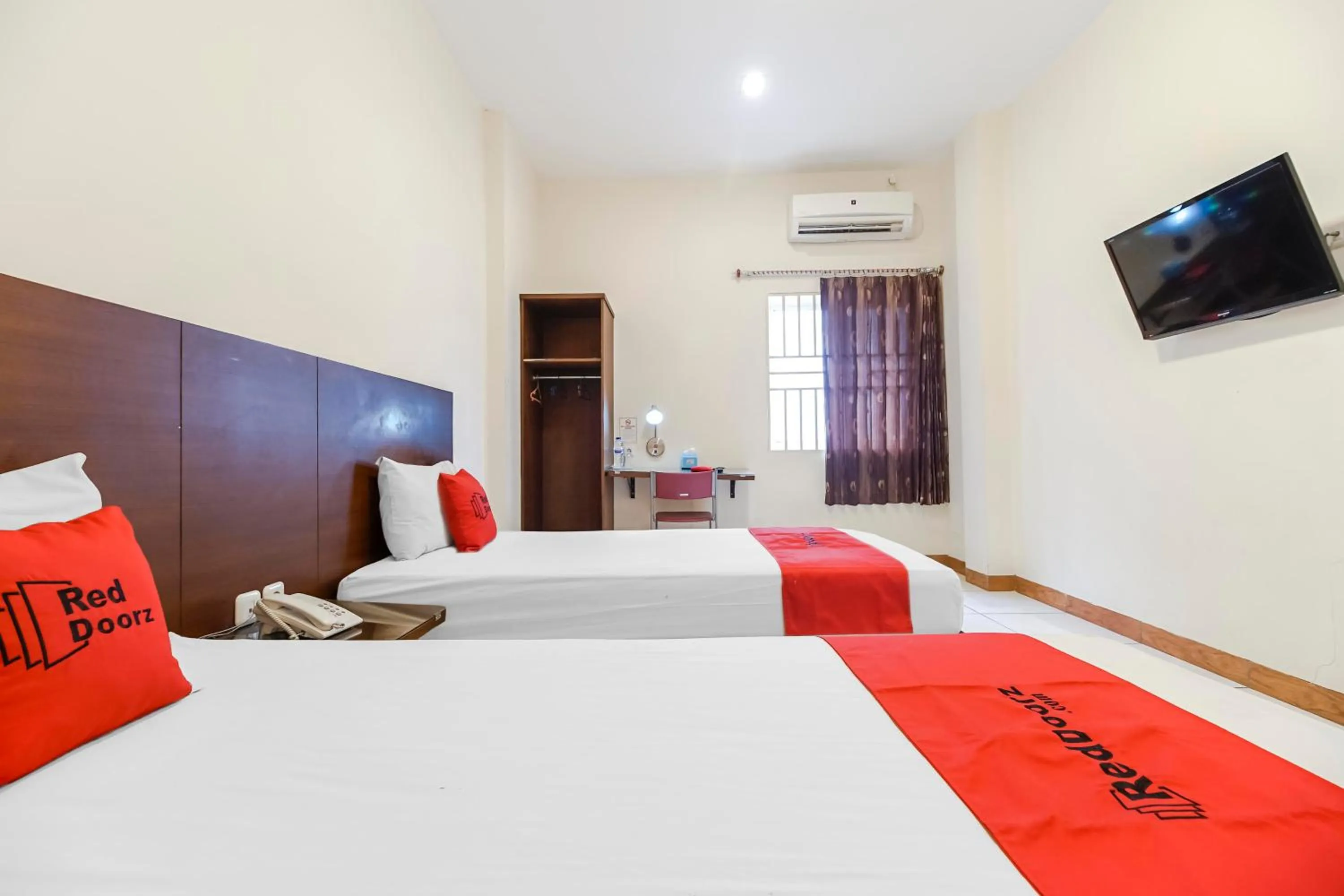 Bedroom, Bed in RedDoorz Plus at Karebosi Area 2 Makassar