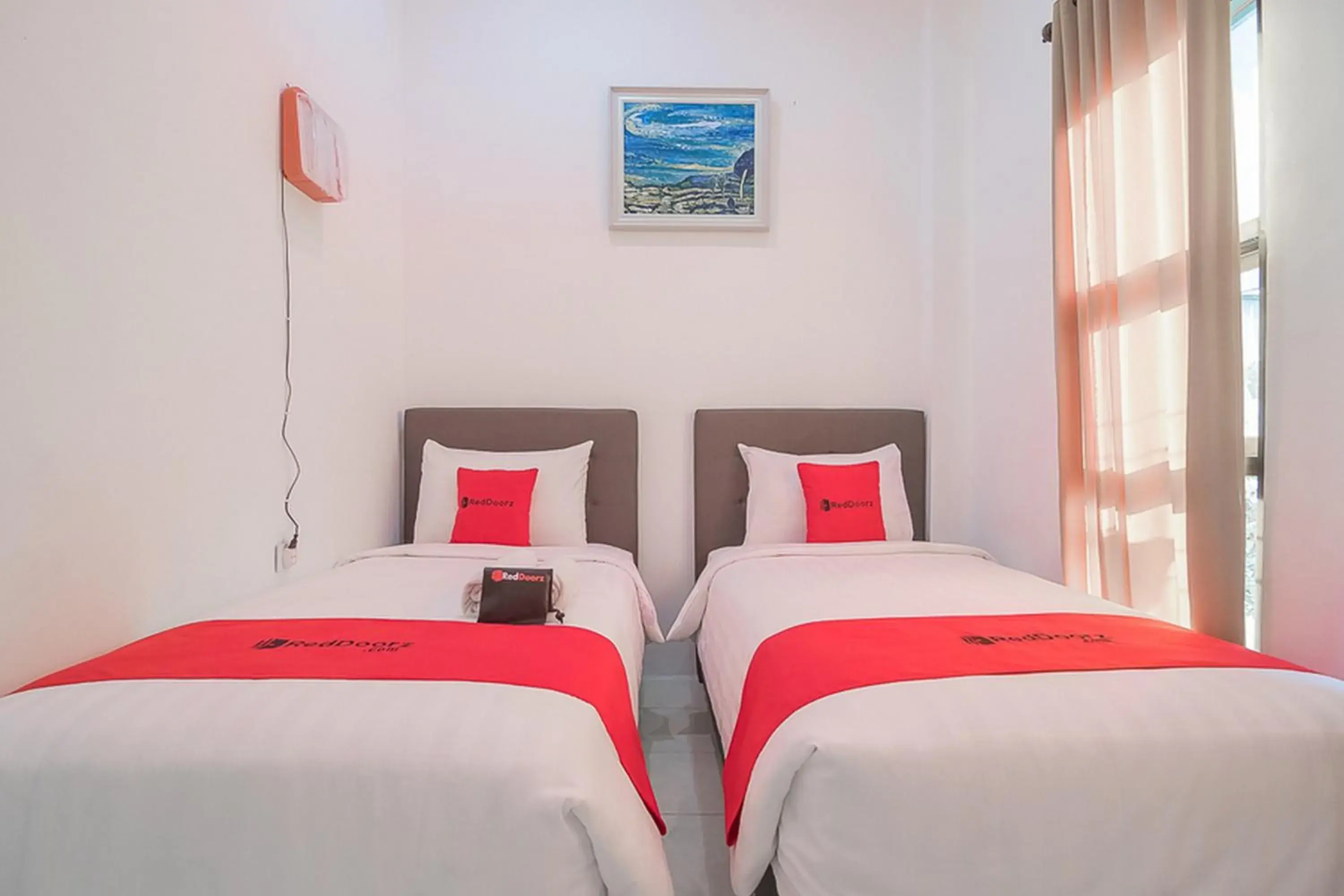 Standard Twin Room in RedDoorz near Jatinangor Town Square Standard Twin Room in RedDoorz near Jatinangor Town Square