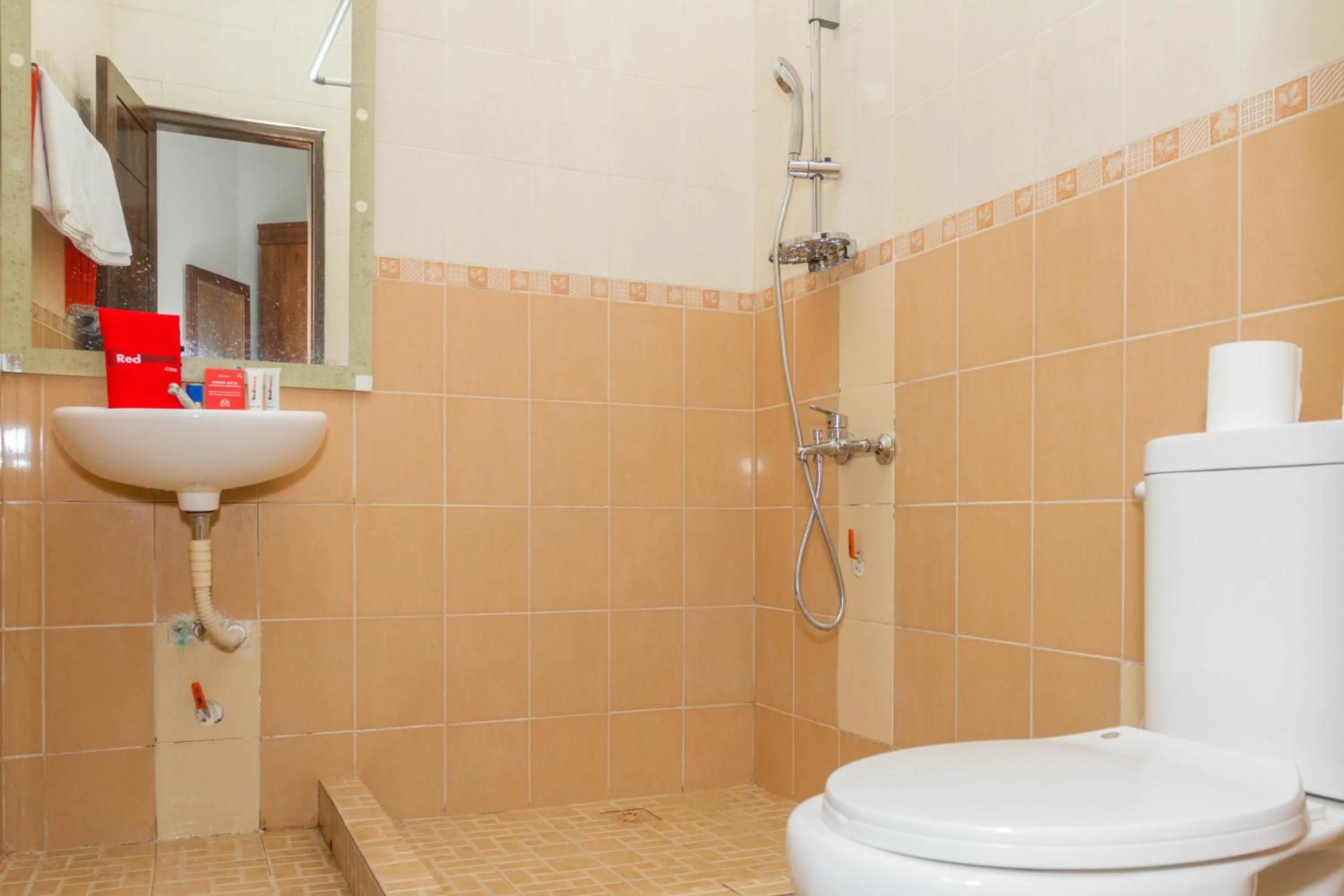 Bathroom in RedDoorz near Jatinangor Town Square