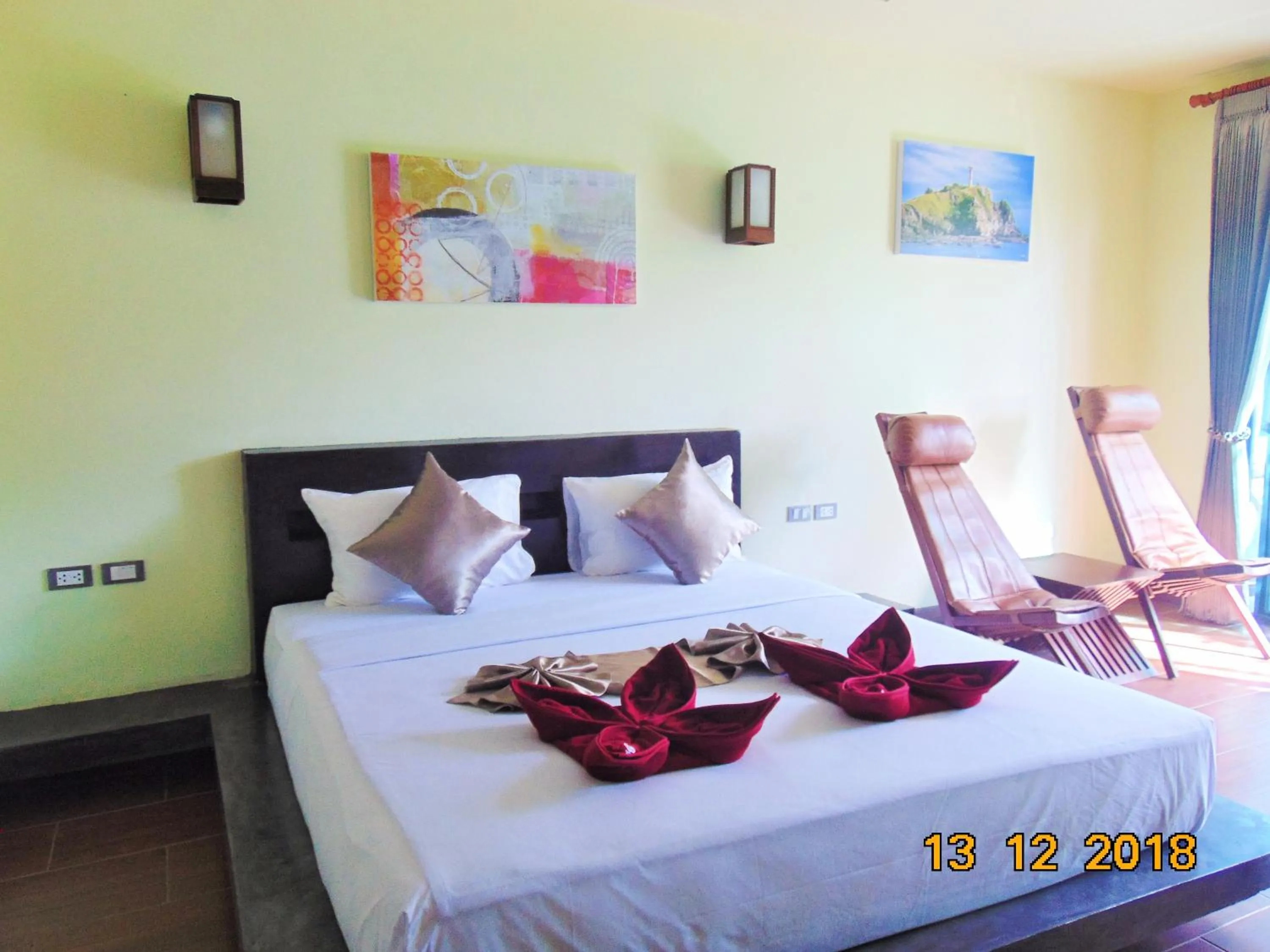 Bed in Lanta Amara Resort