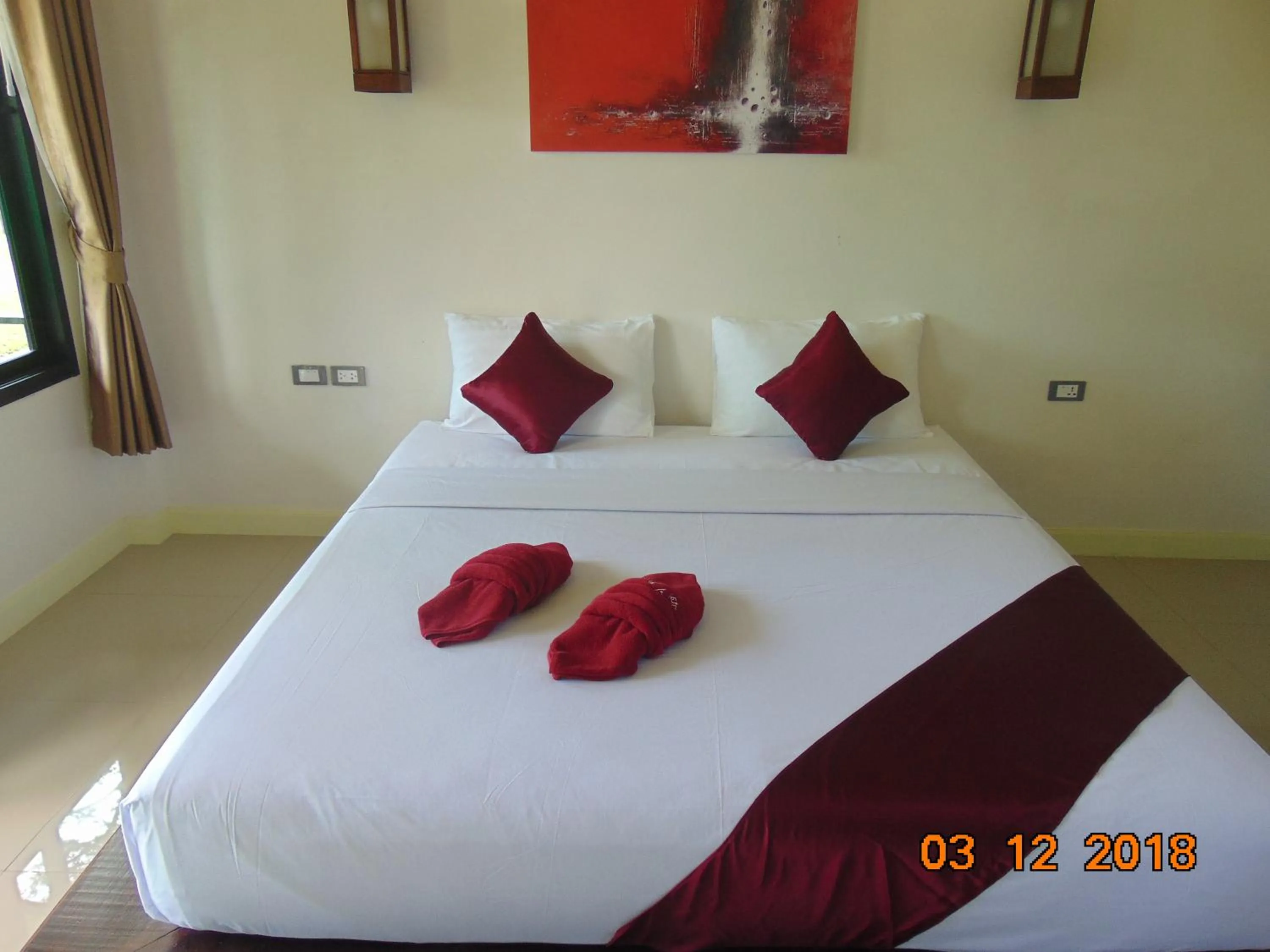 Bed in Lanta Amara Resort