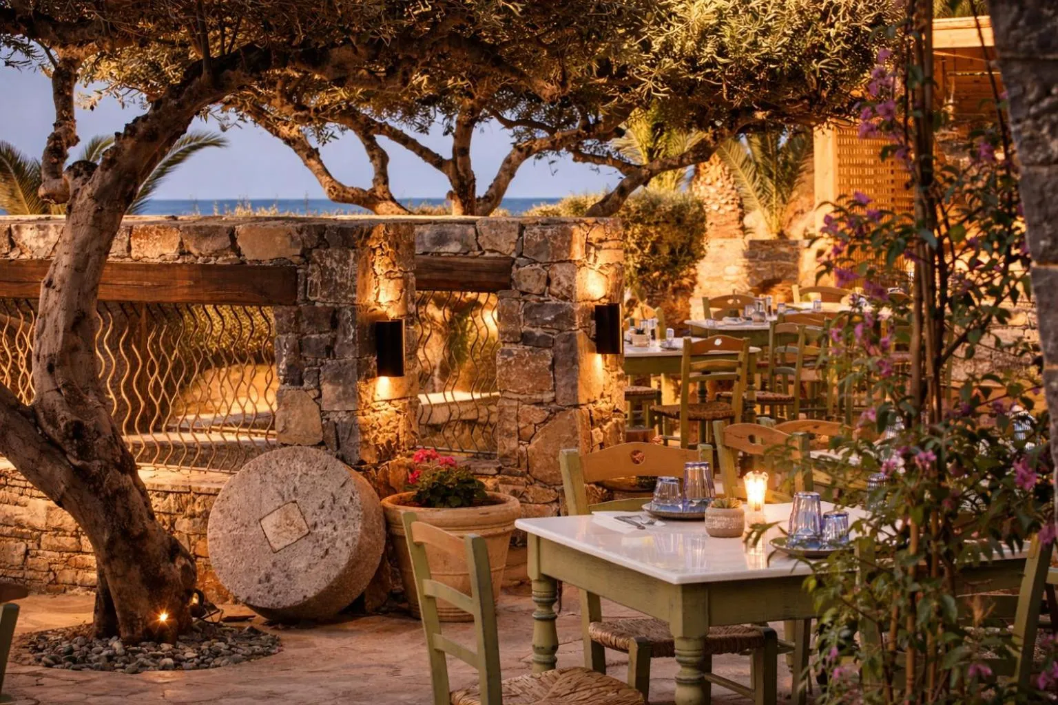 Zeus Eleva Mirabello Bay