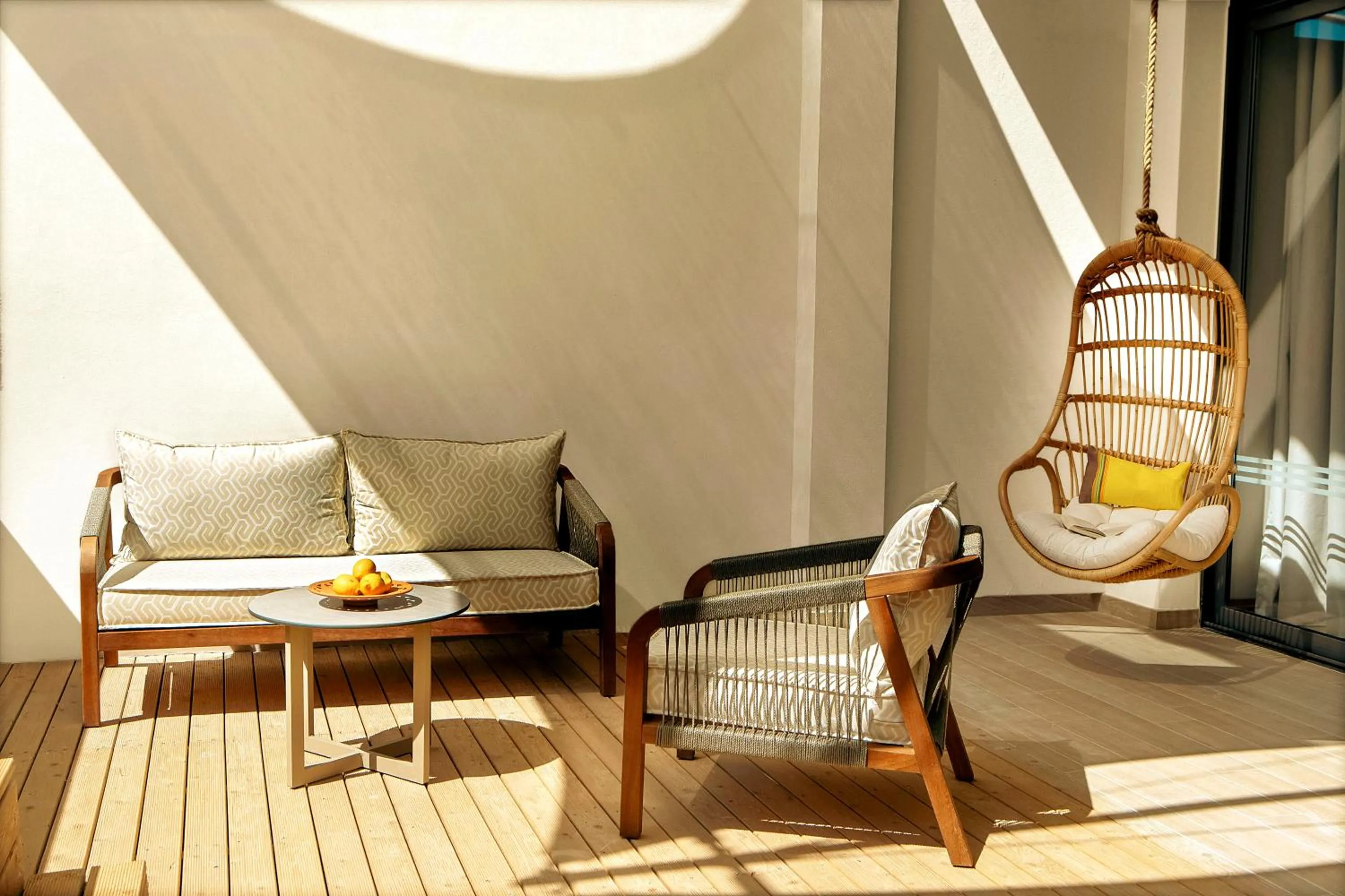 Zeus Eleva Mirabello Bay