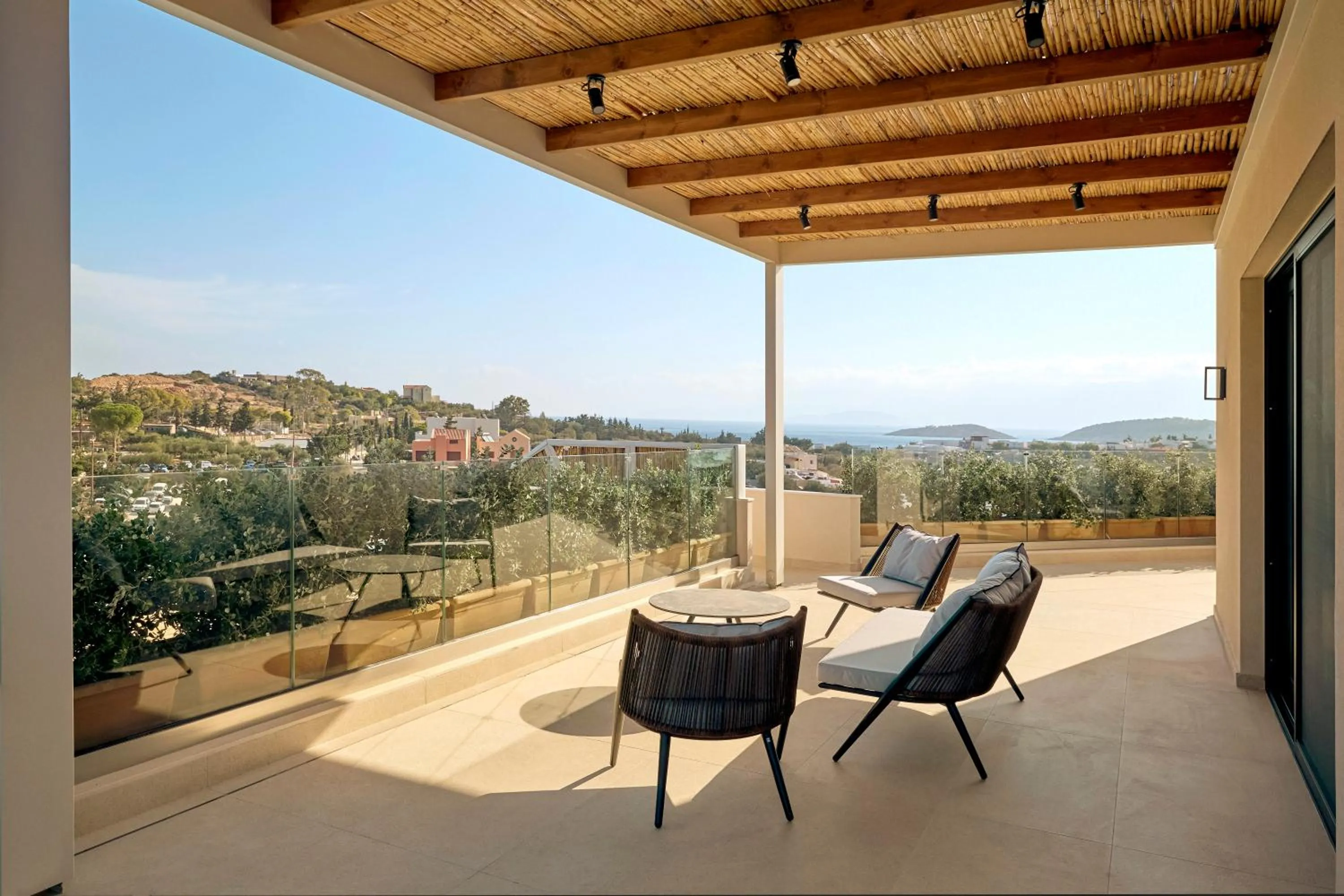 Zeus Eleva Mirabello Bay