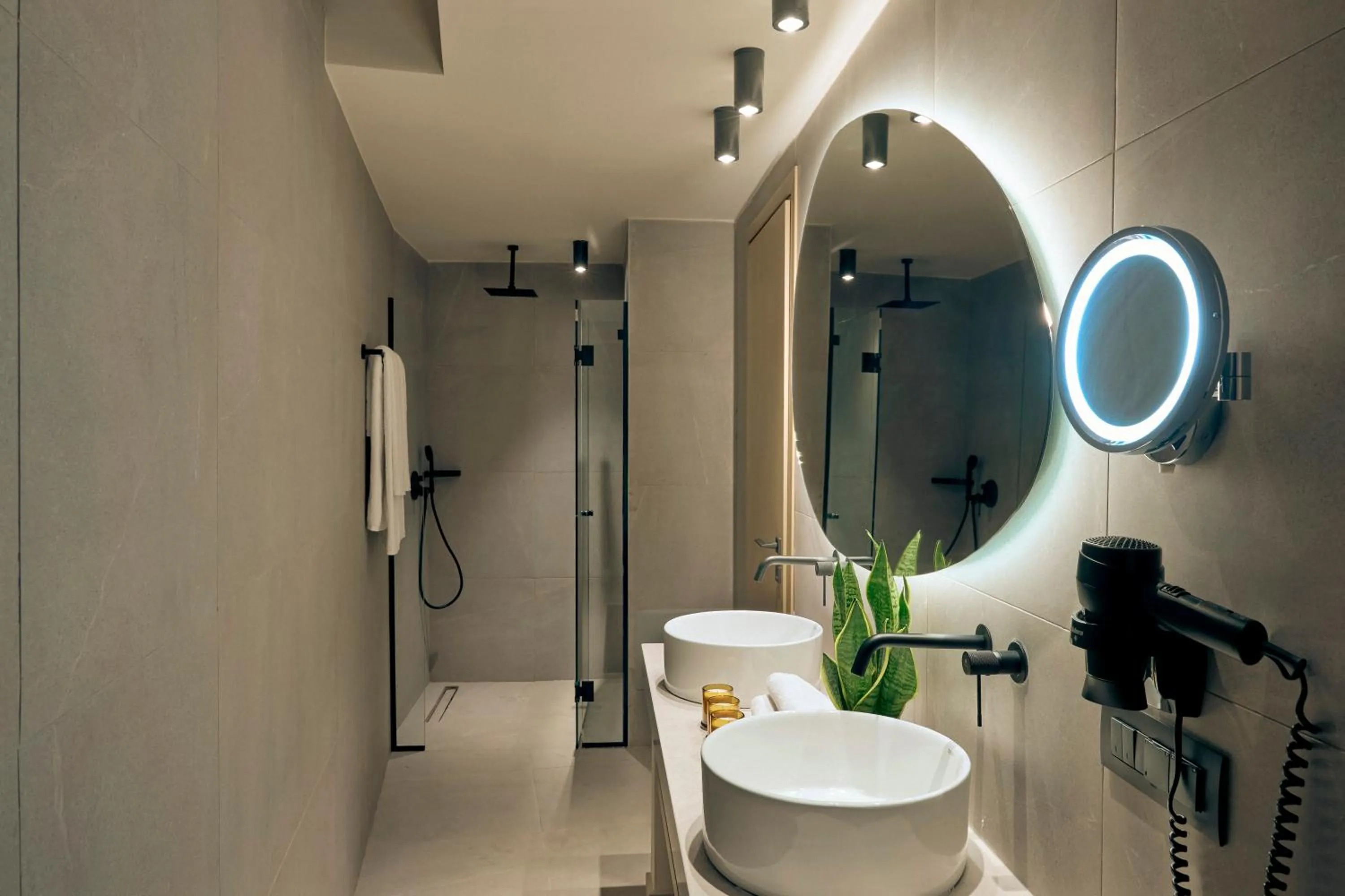 Zeus Eleva Mirabello Bay