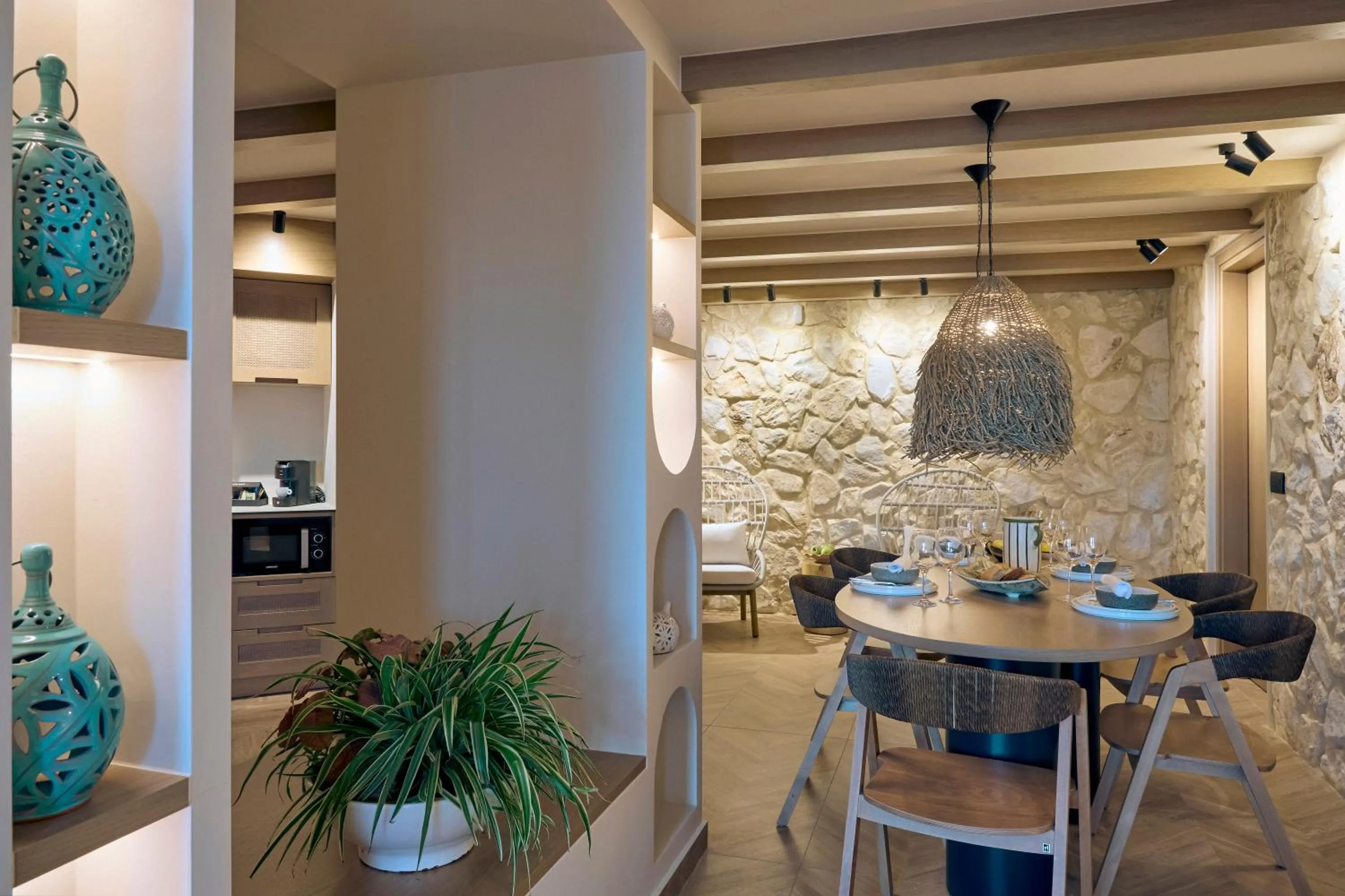 Zeus Eleva Mirabello Bay