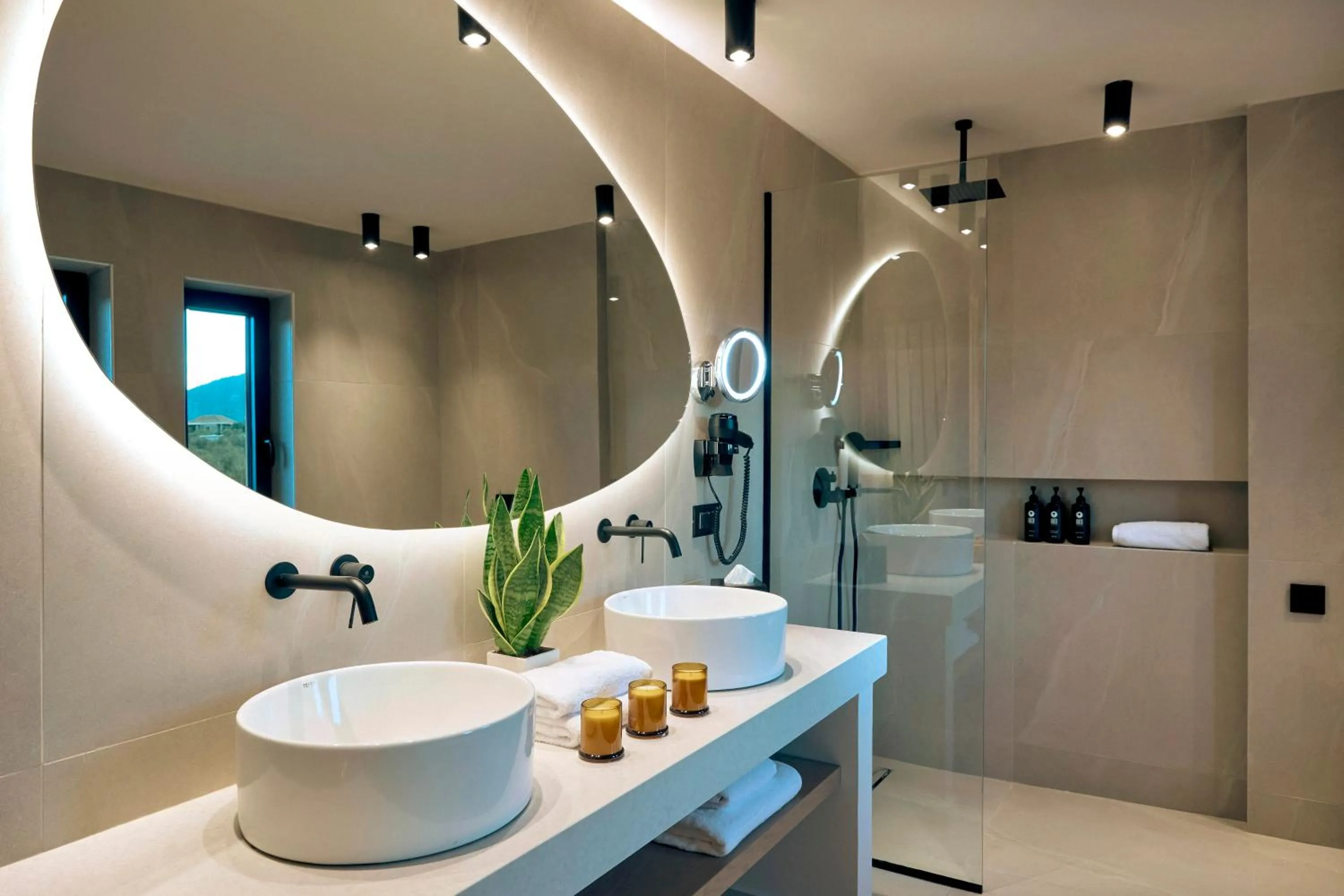 Zeus Eleva Mirabello Bay