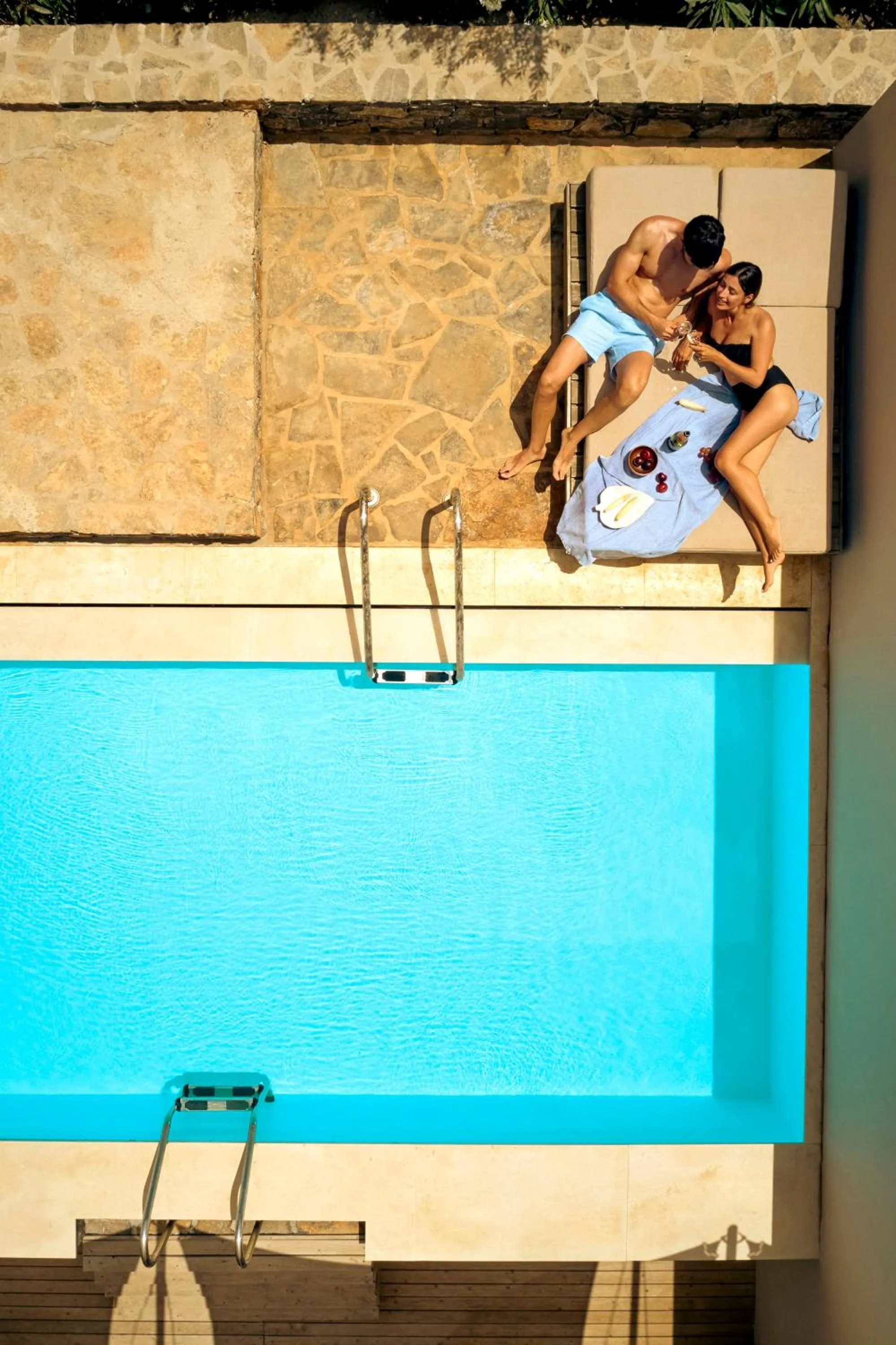 Zeus Eleva Mirabello Bay