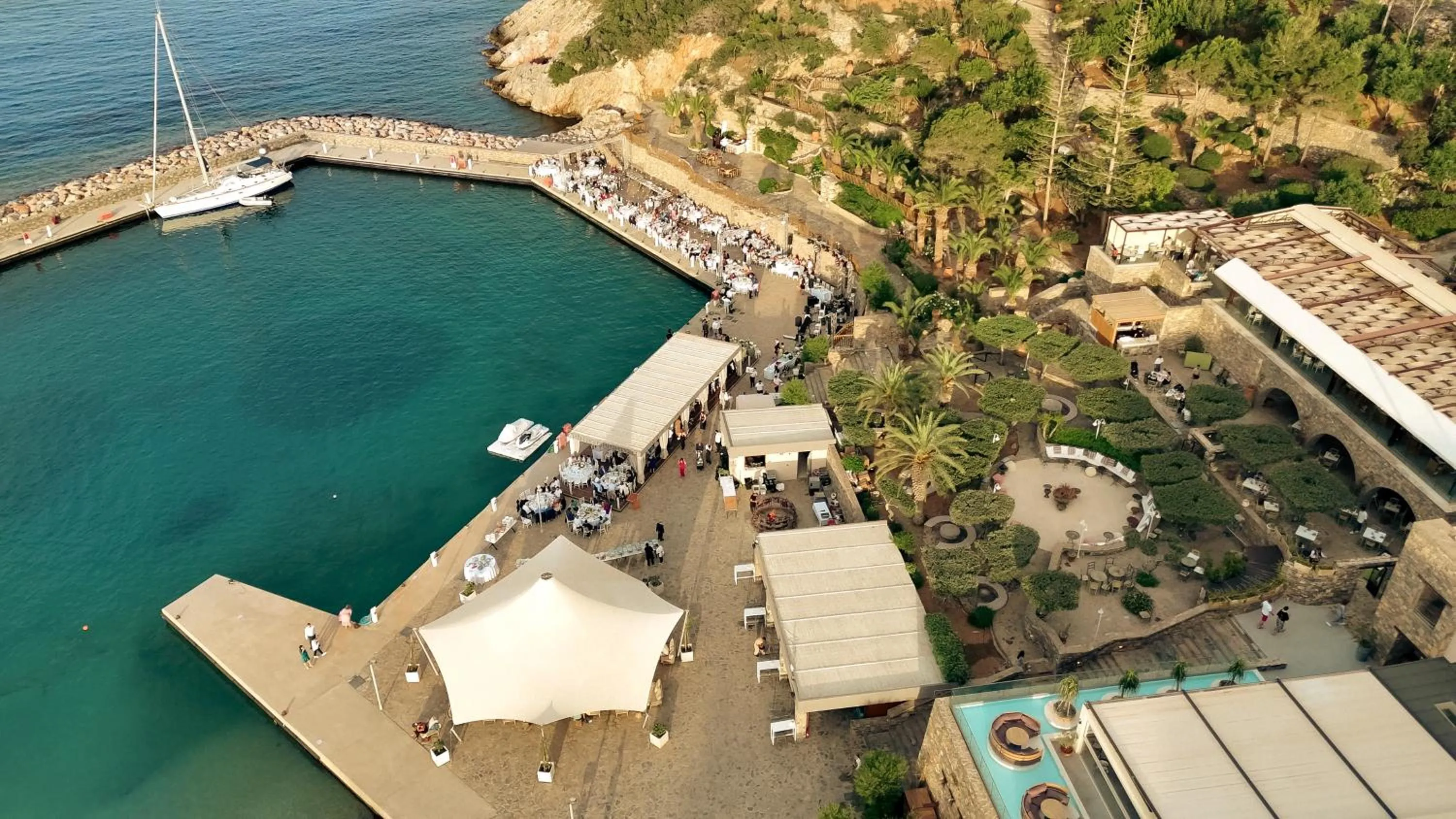 Zeus Eleva Mirabello Bay