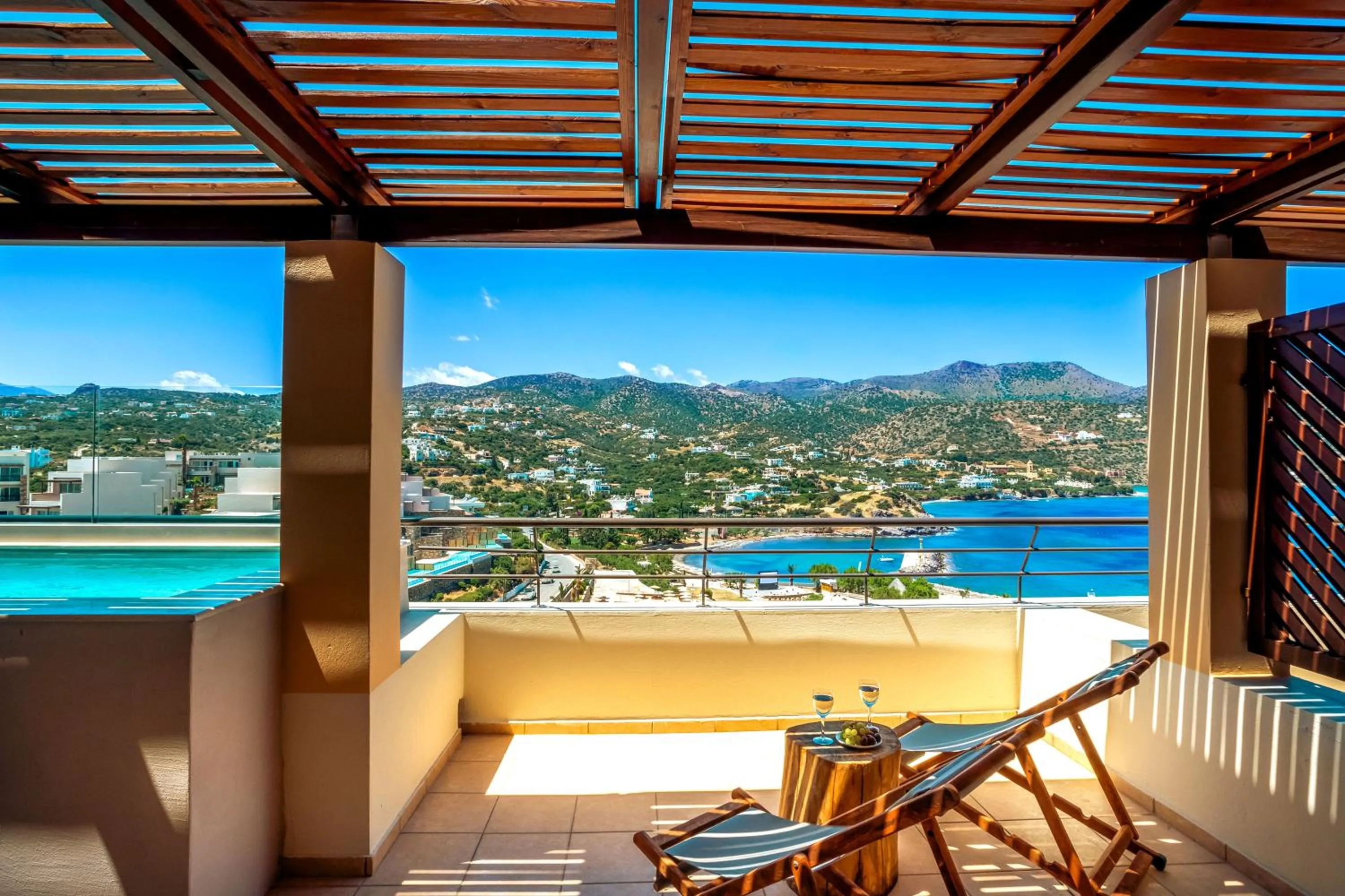 Zeus Eleva Mirabello Bay