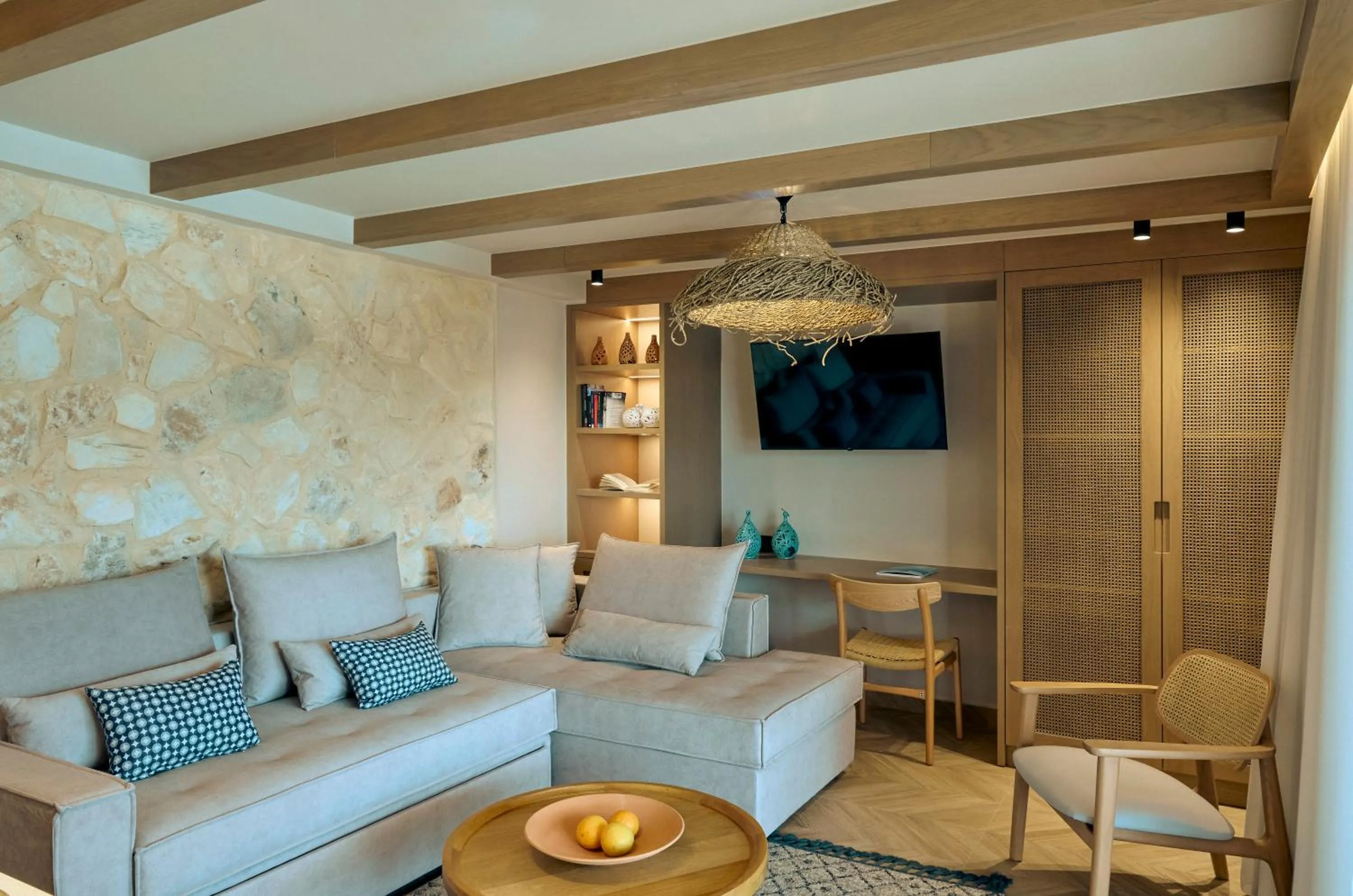 Zeus Eleva Mirabello Bay