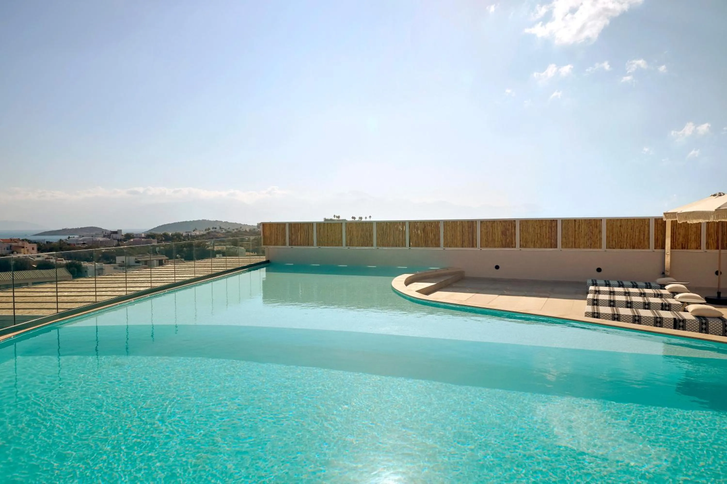 Zeus Eleva Mirabello Bay