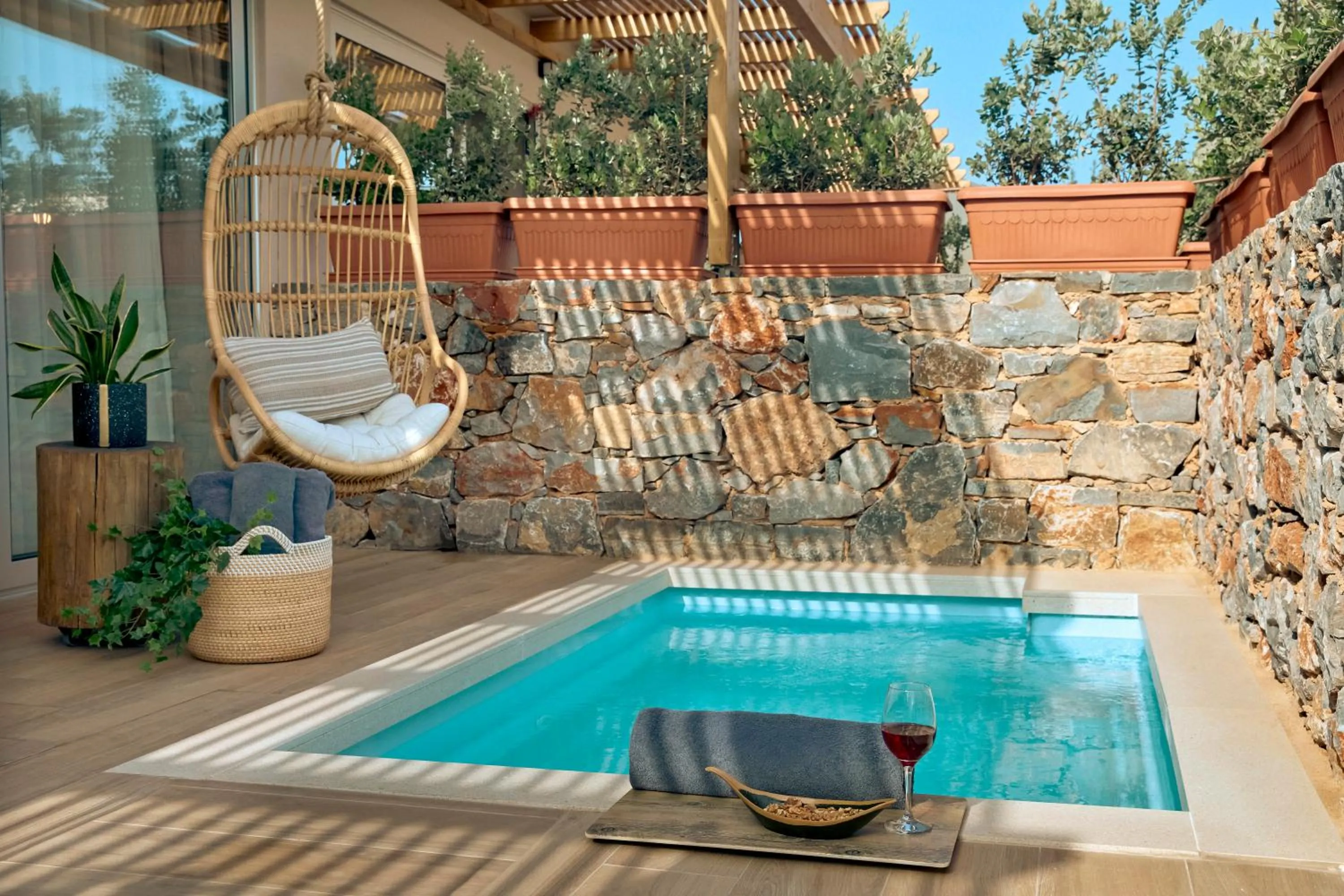 Zeus Eleva Mirabello Bay