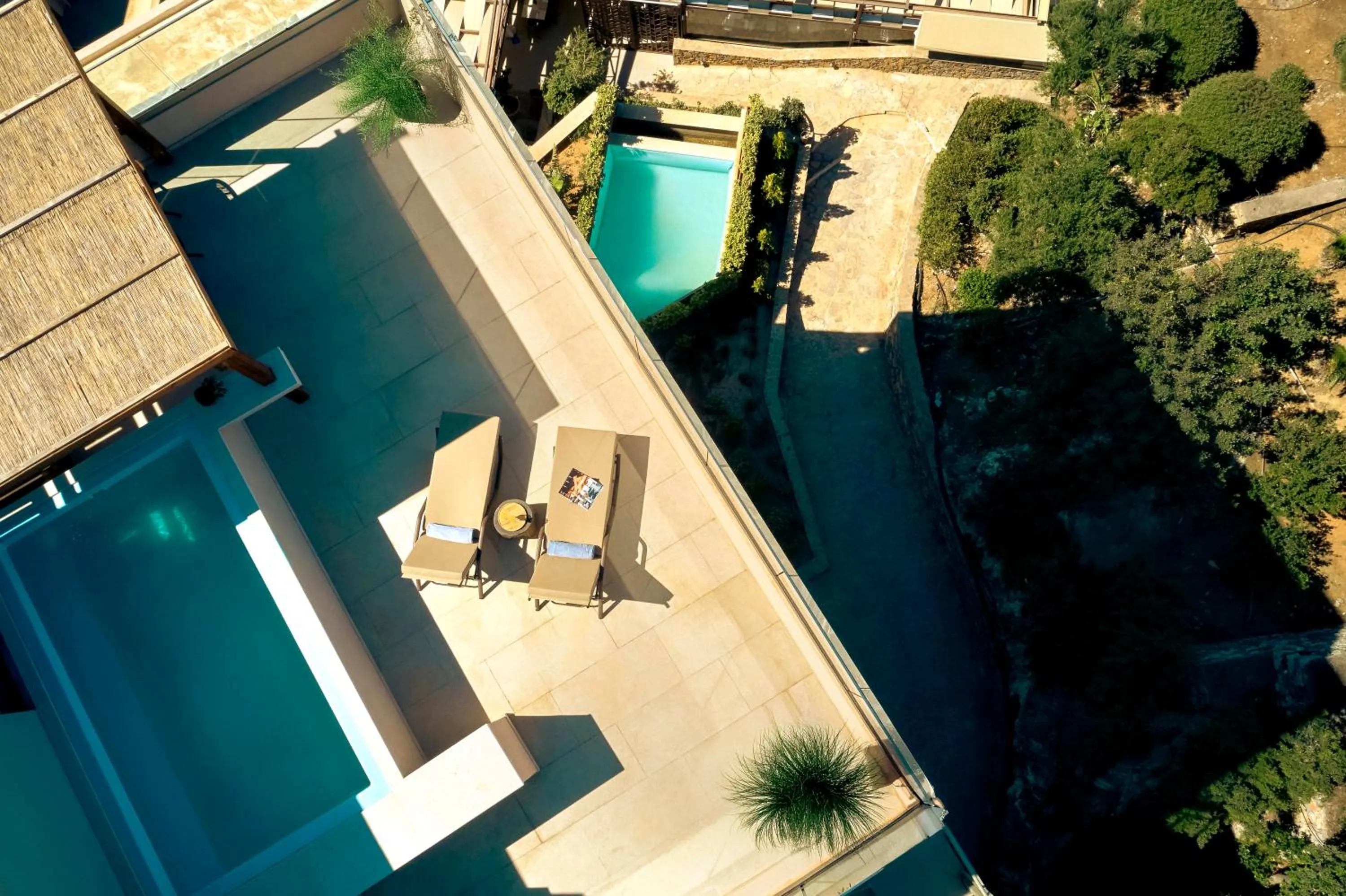 Zeus Eleva Mirabello Bay